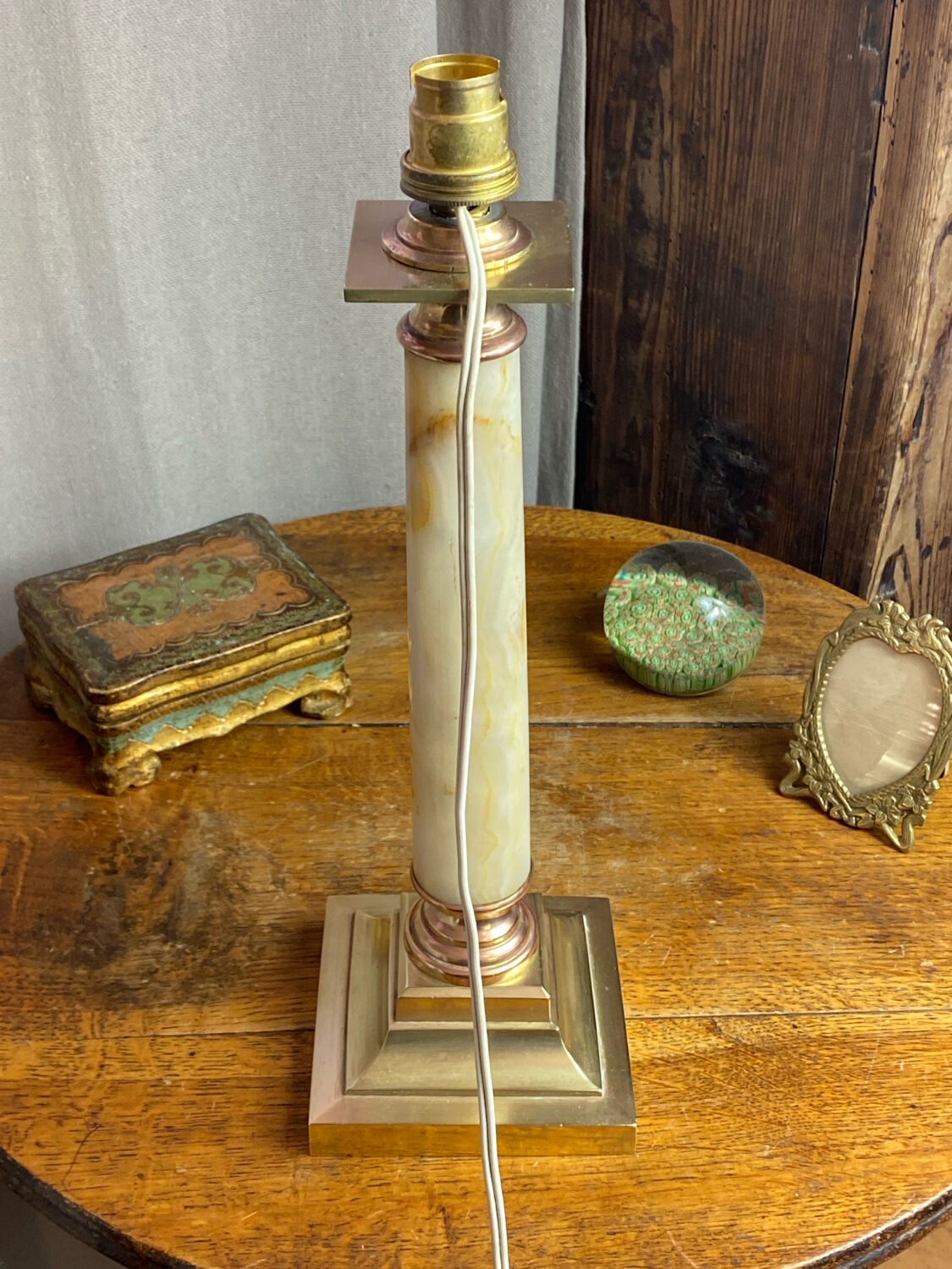 Lamp base in onyx and brass