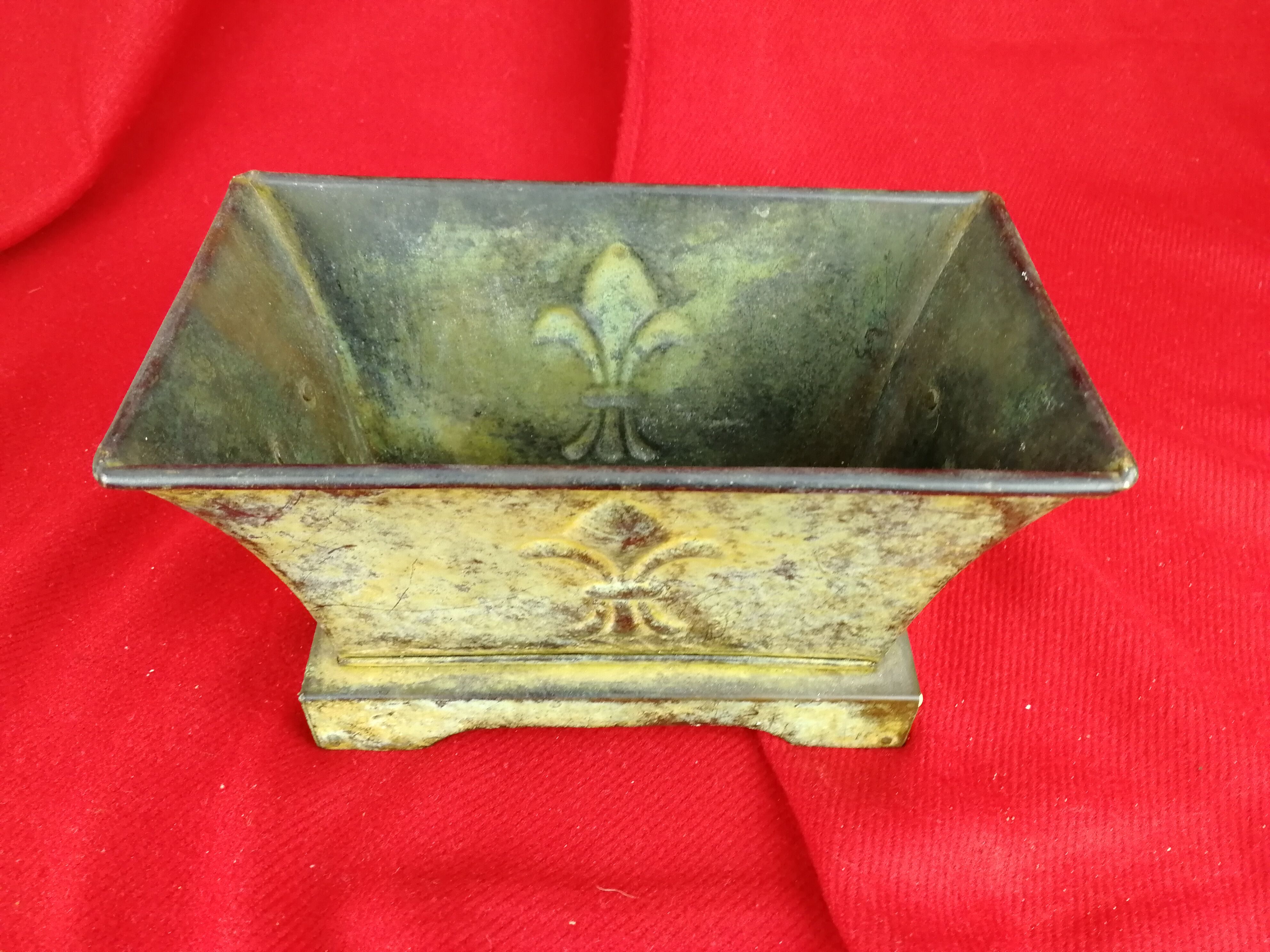 Empire patinated copper planter