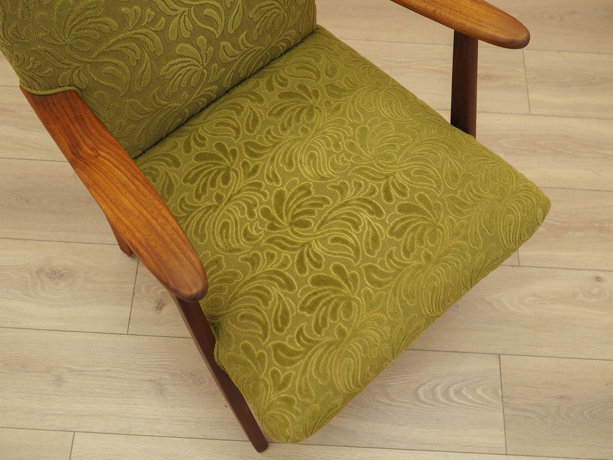 Fauteuil danois vert, années 1960