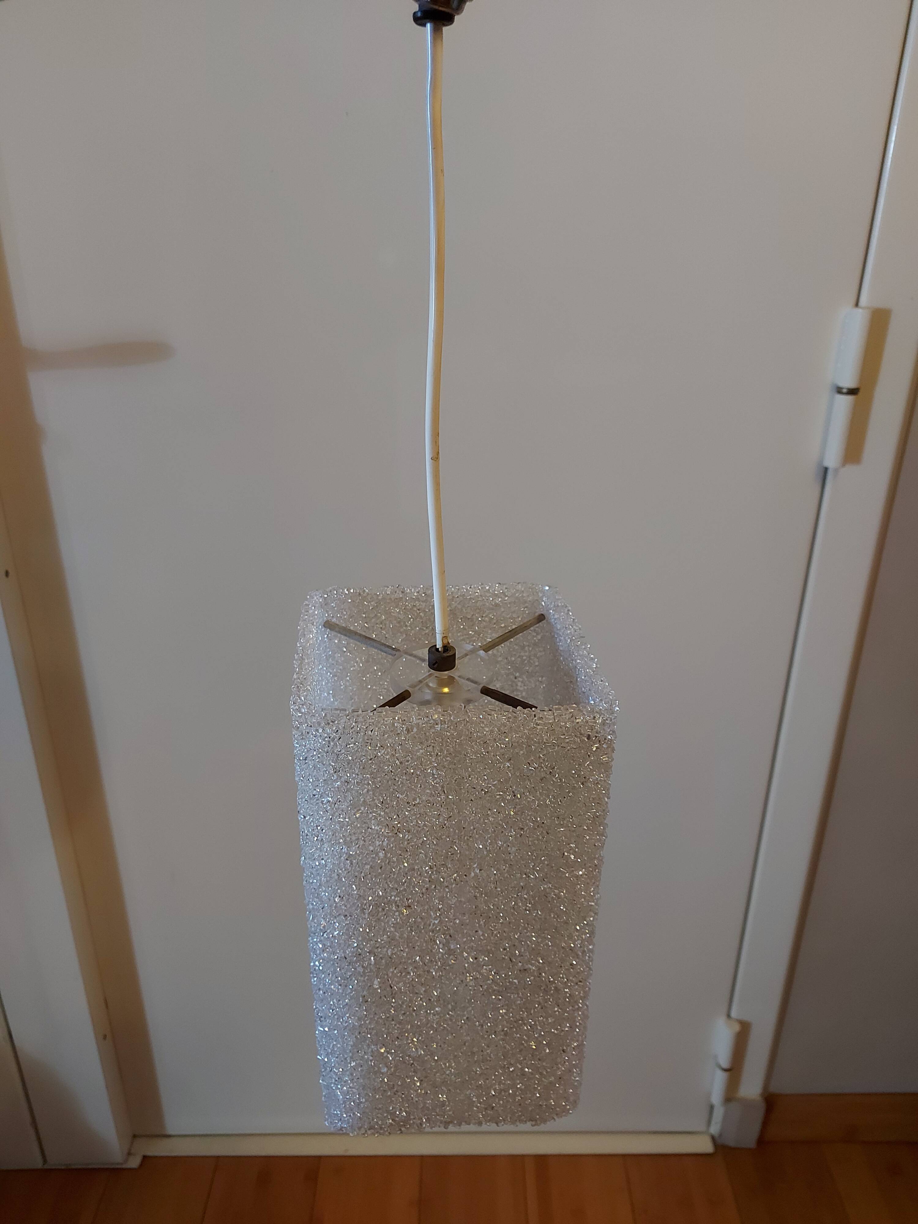 Vintage suspension in pespex