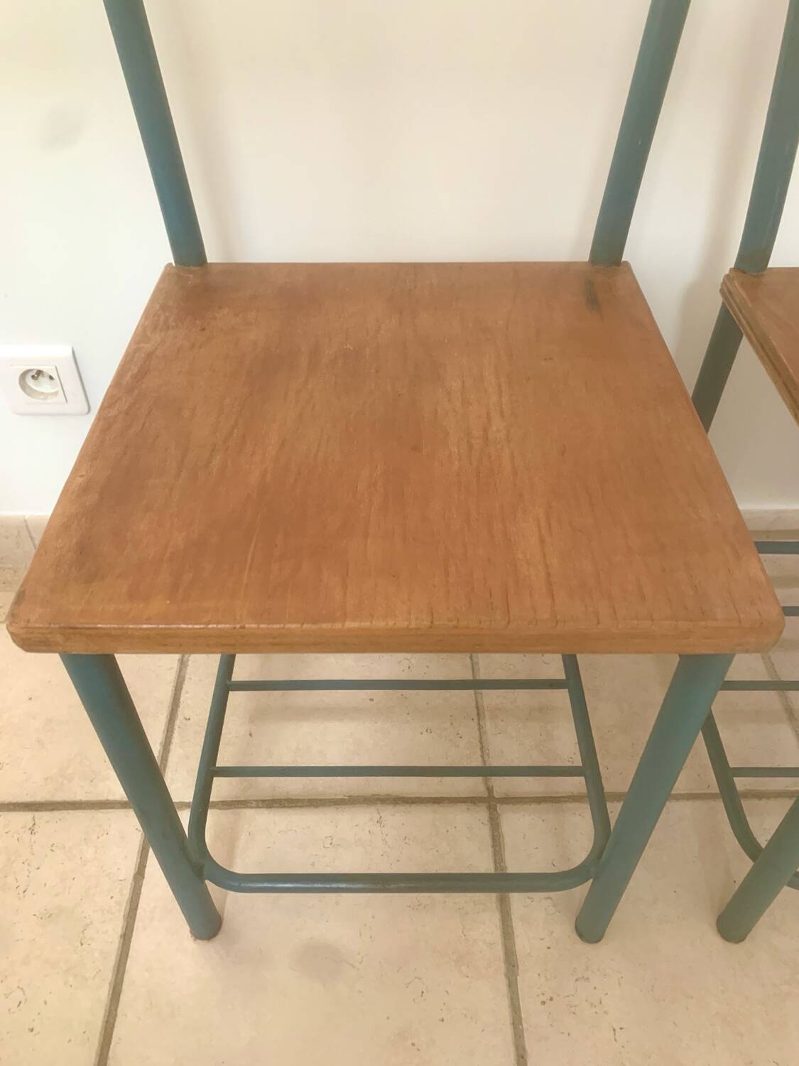 Paire de chaises, chevets d’internat vintage
