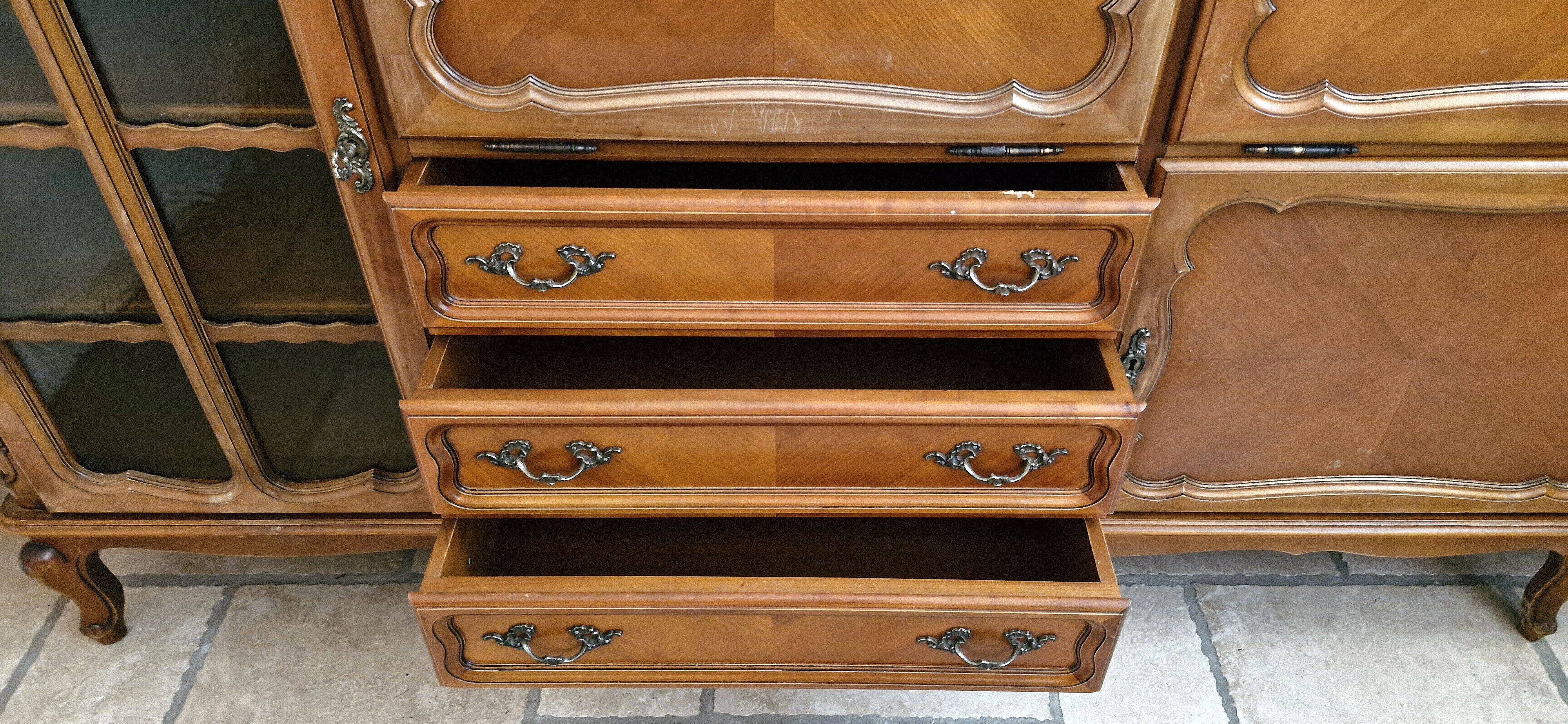 Wooden sideboard with 5 doors and 3 drawers, 2 glass doors.