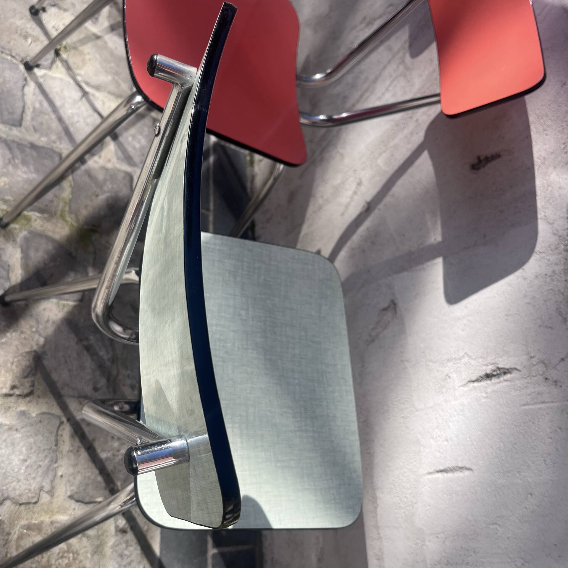 4 chaises en formica