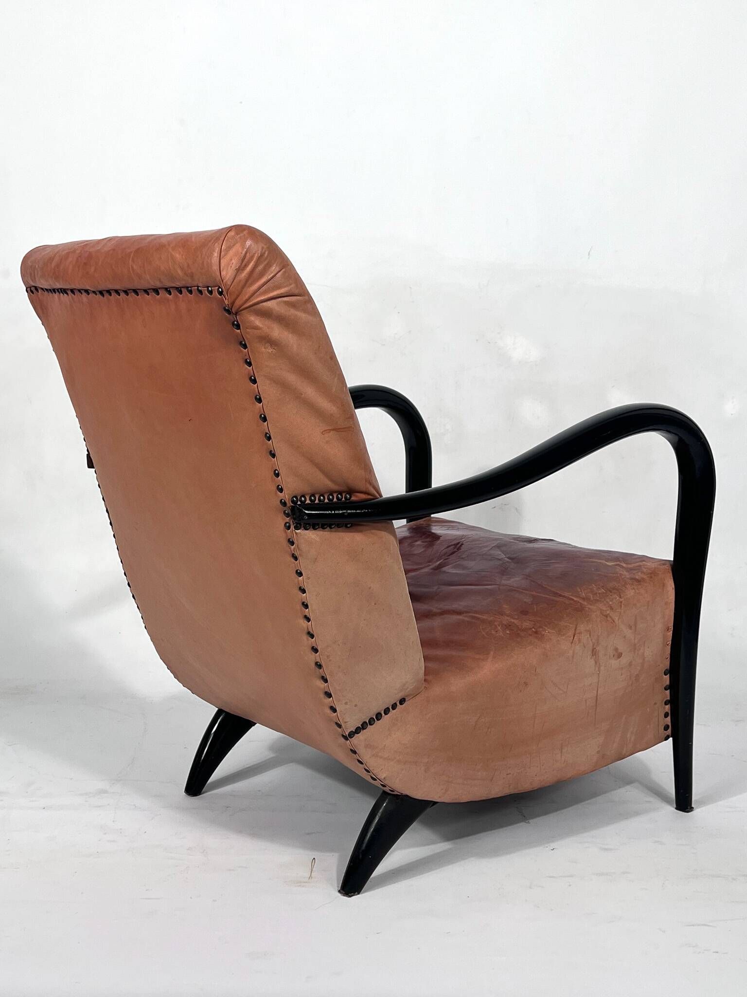 Sculptural Italian Mid-century leather and curved wood armchair from 50s