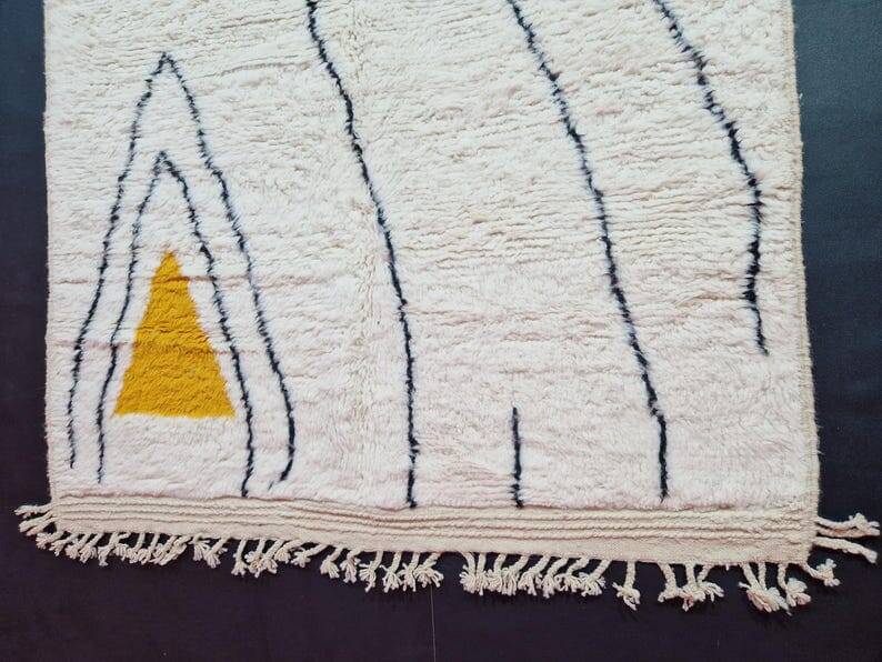 Handmade wool beni ouraine rug