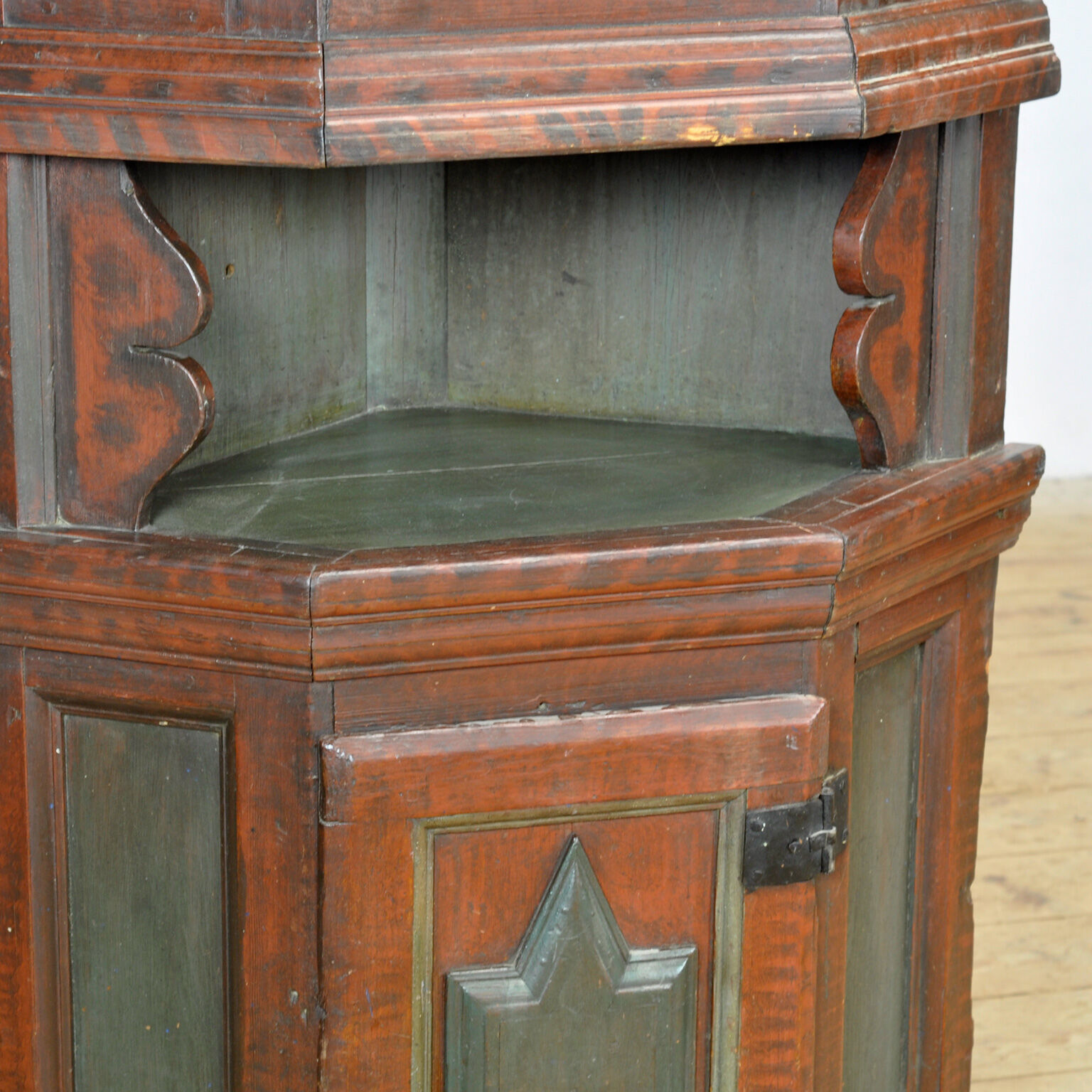 Swedish Farmhouse Corner Cabinet, 1817