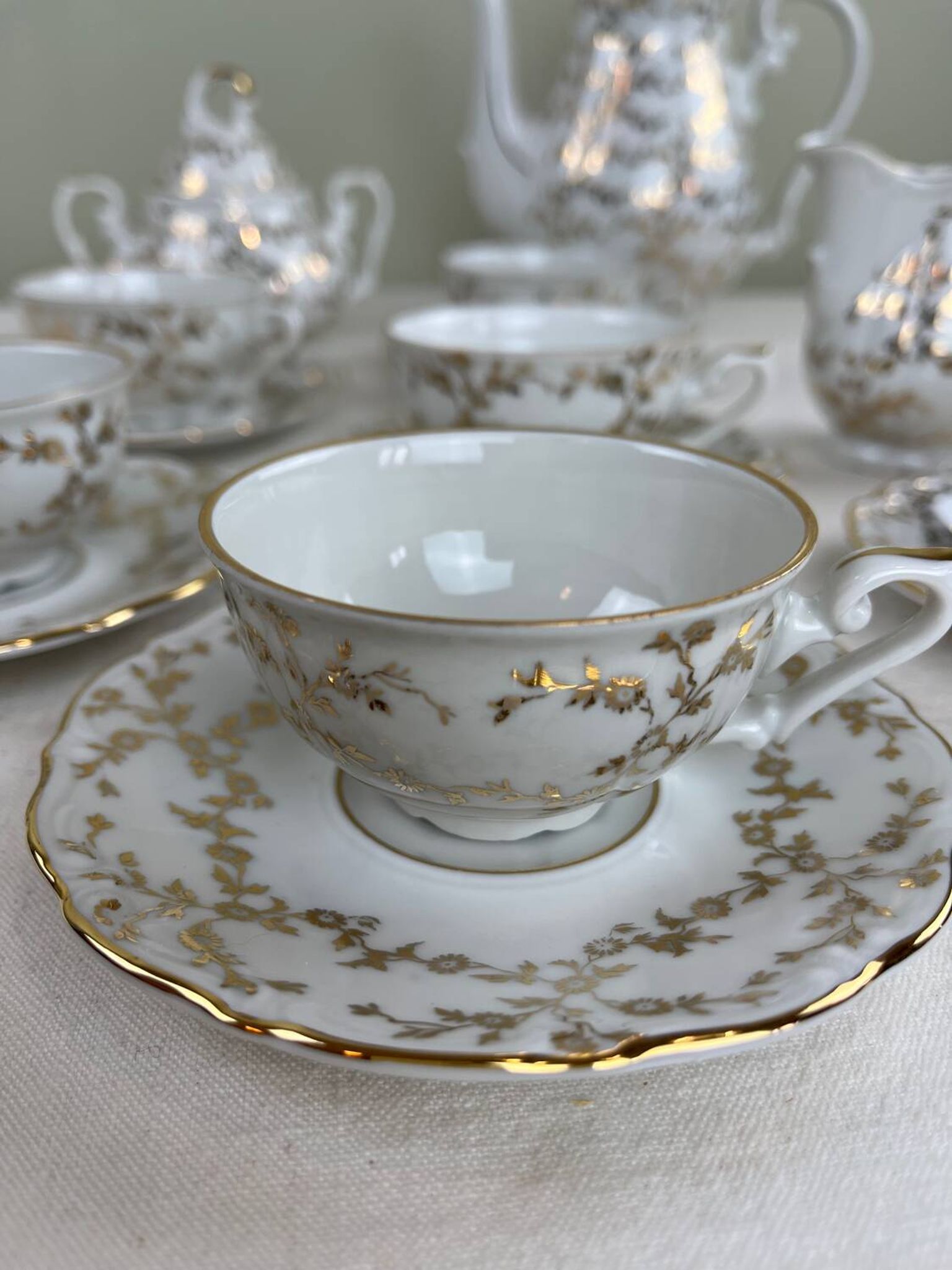 Antique coffee service in fine gilded porcelain – for 6 people – Vintage