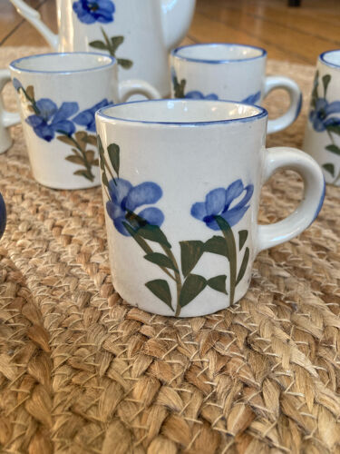 Service à thé fleuri en porcelaine