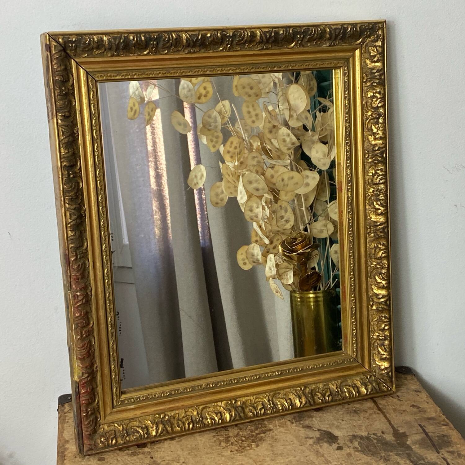 Antique mirror in carved gilded wood