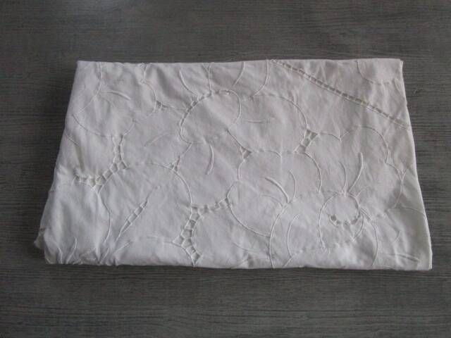 Nappe ancienne brodée ronde 200cm