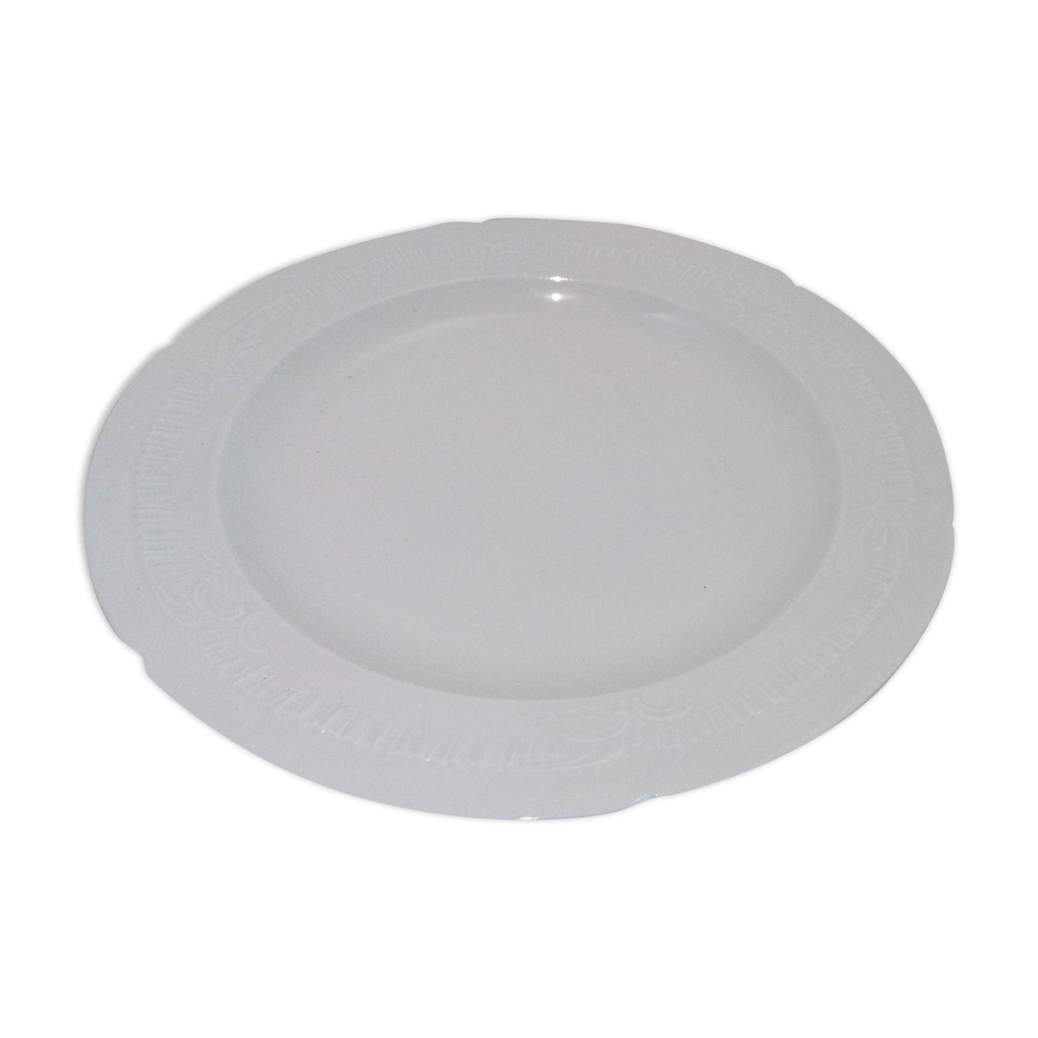 Round white porcelain dish