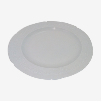 Round white porcelain dish