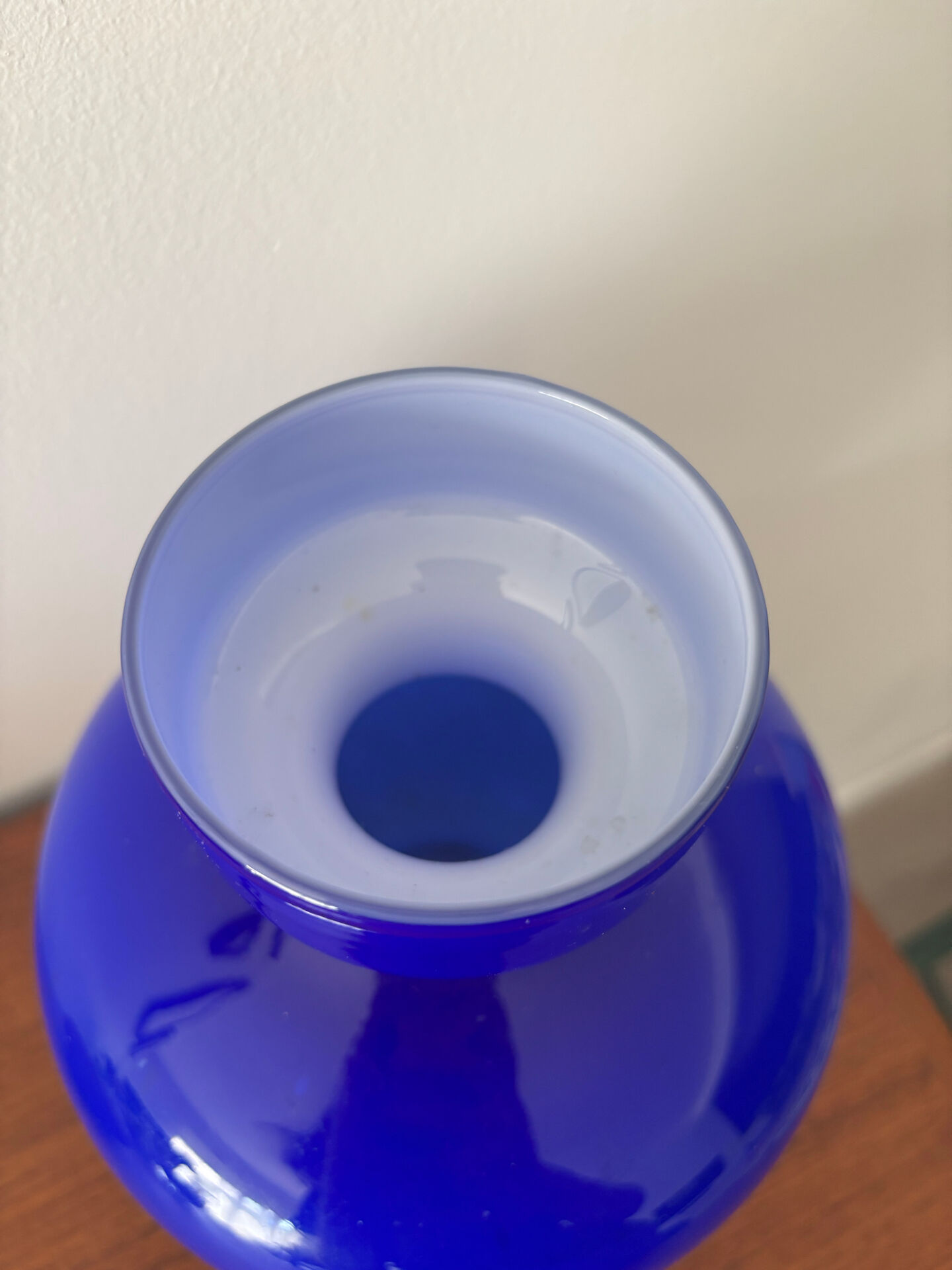 Vintage cobalt blue opaline vase – Intense blue round glass vase