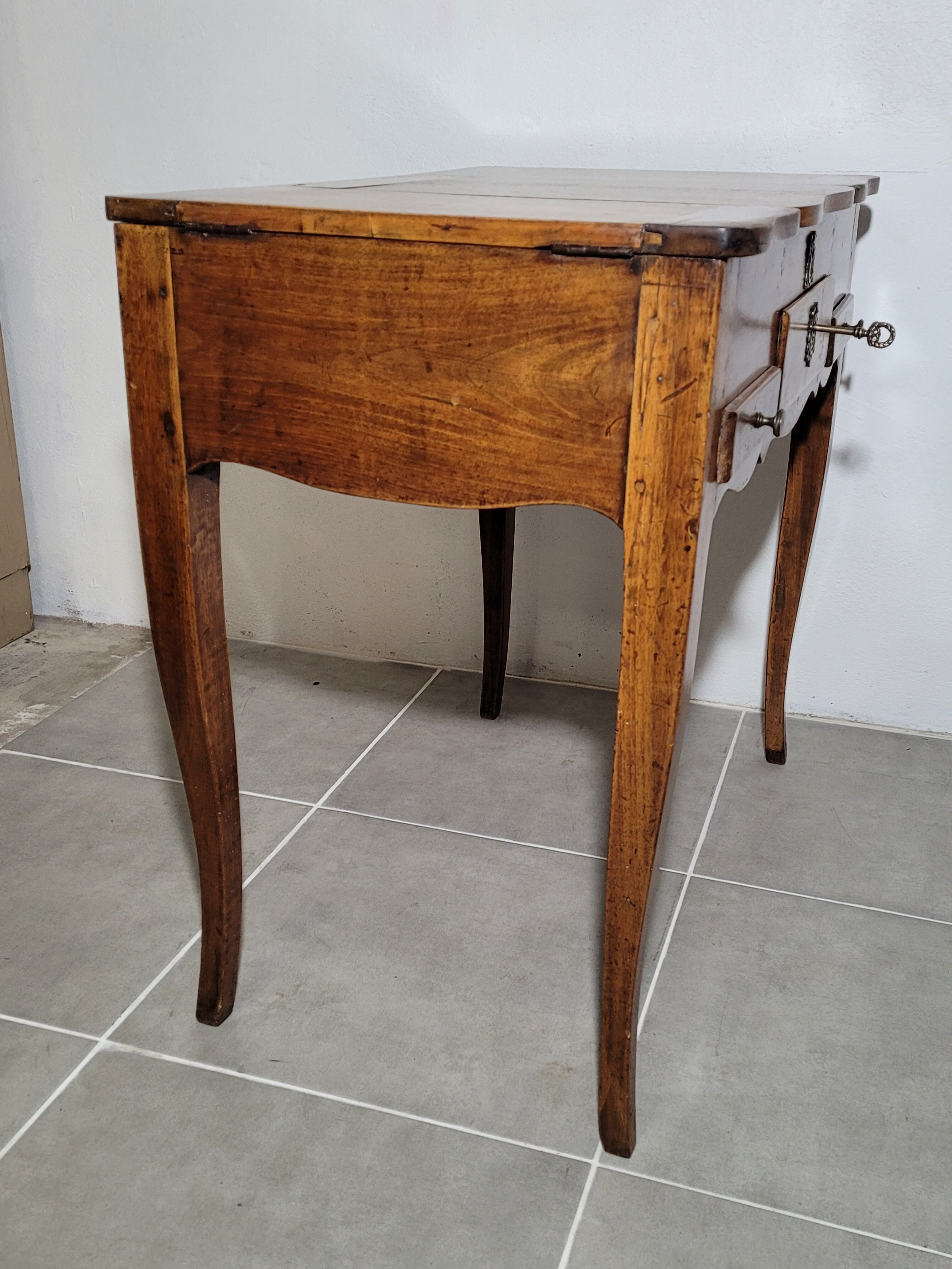 Dressing table