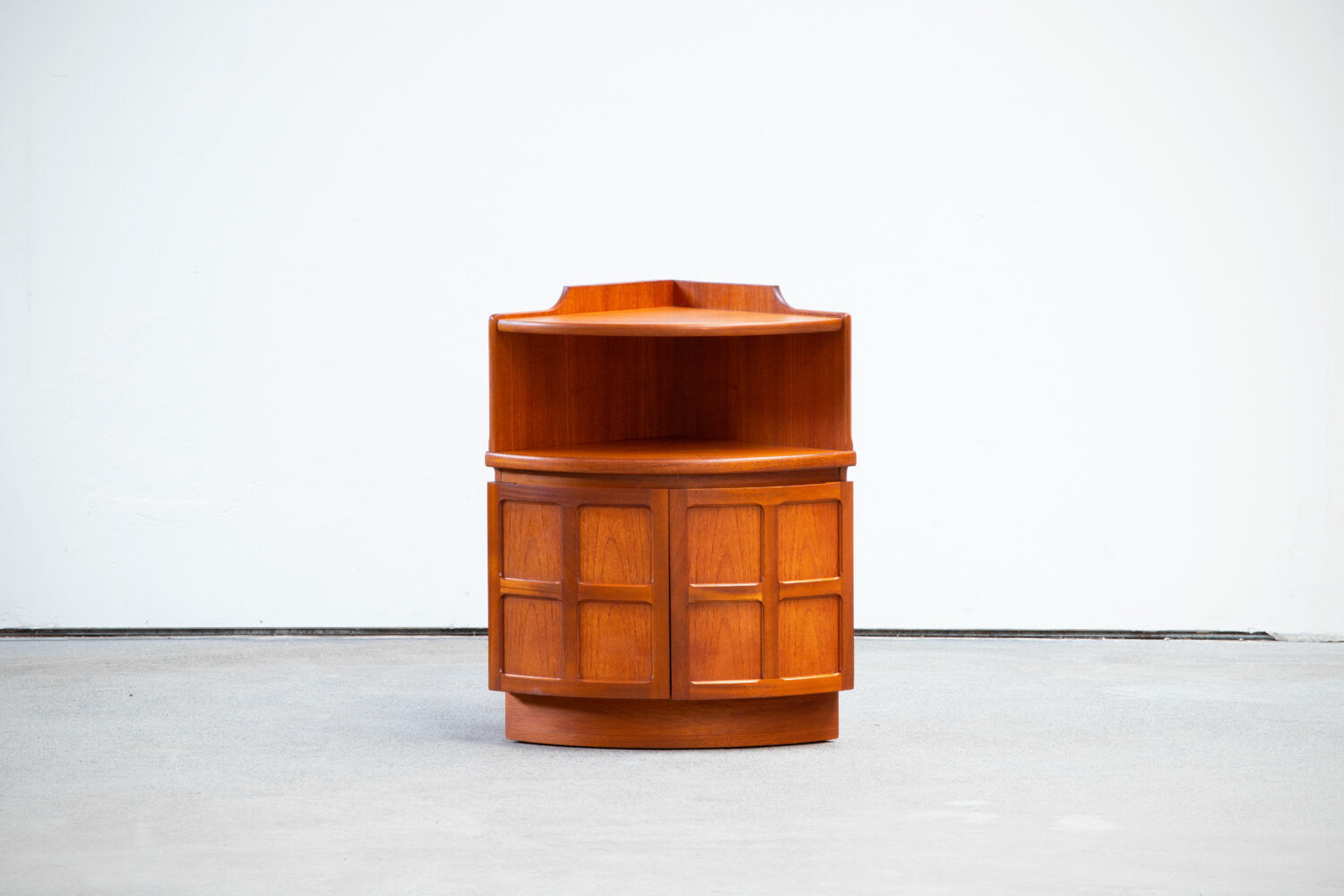 Vintage Scandinavian corner furniture / buffet 1960