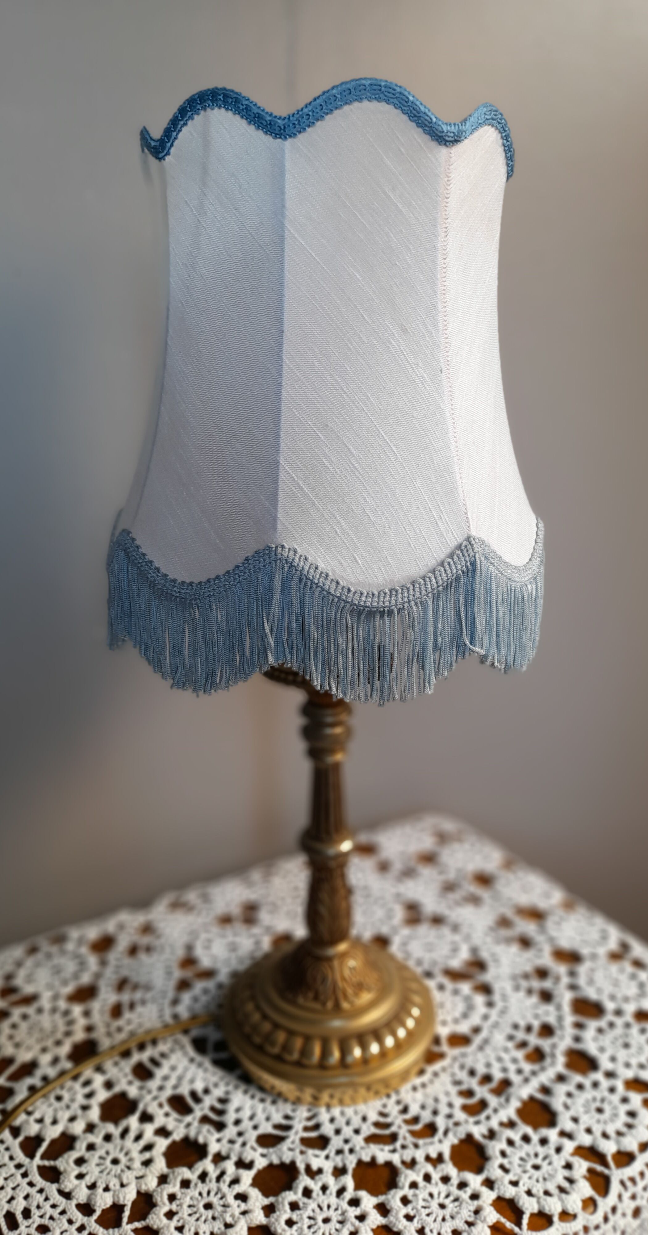 Table lamp bronze foot lampshade pagoda white and blue 50s