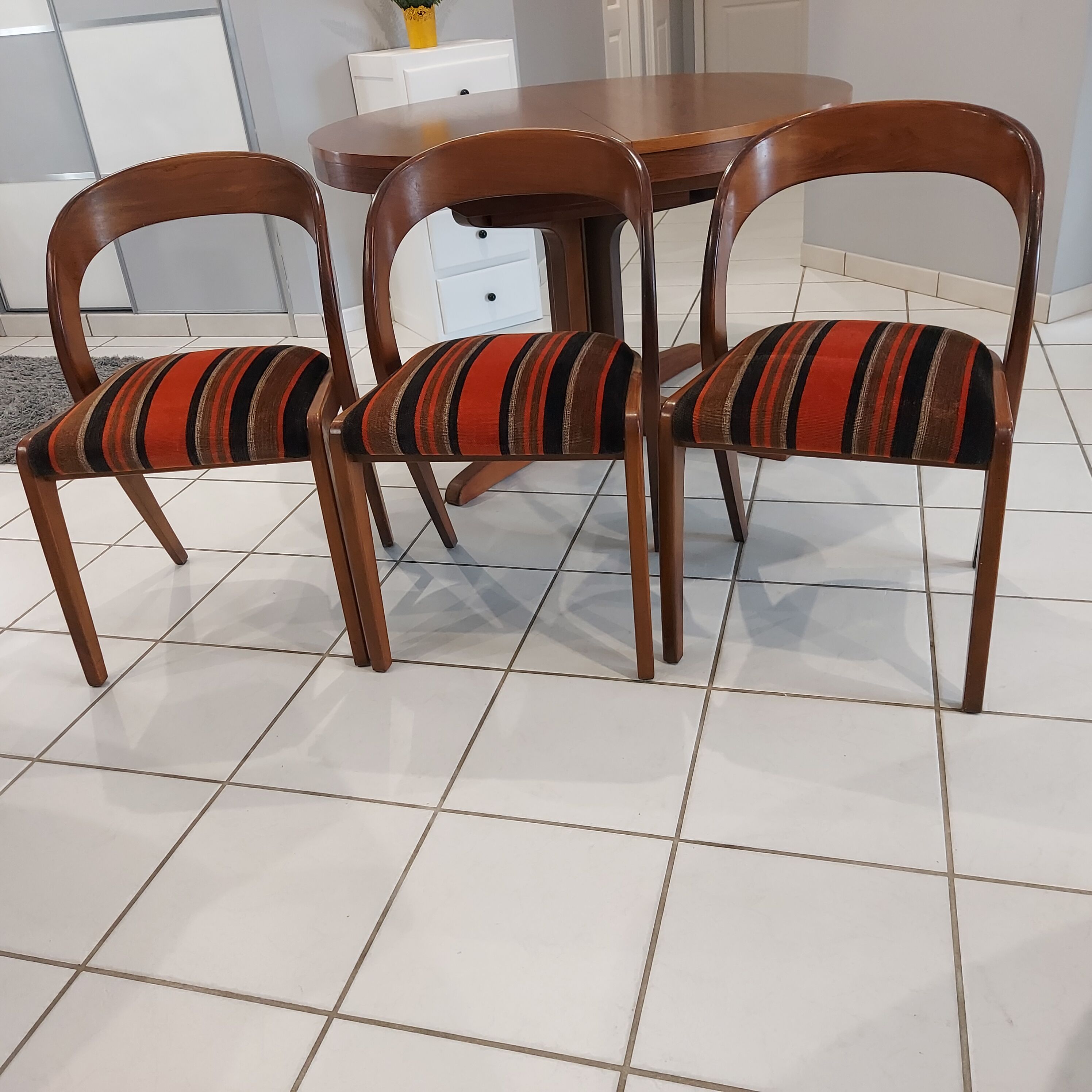 Lot de 3 chaises Baumann modèle Gondole vintage 1970