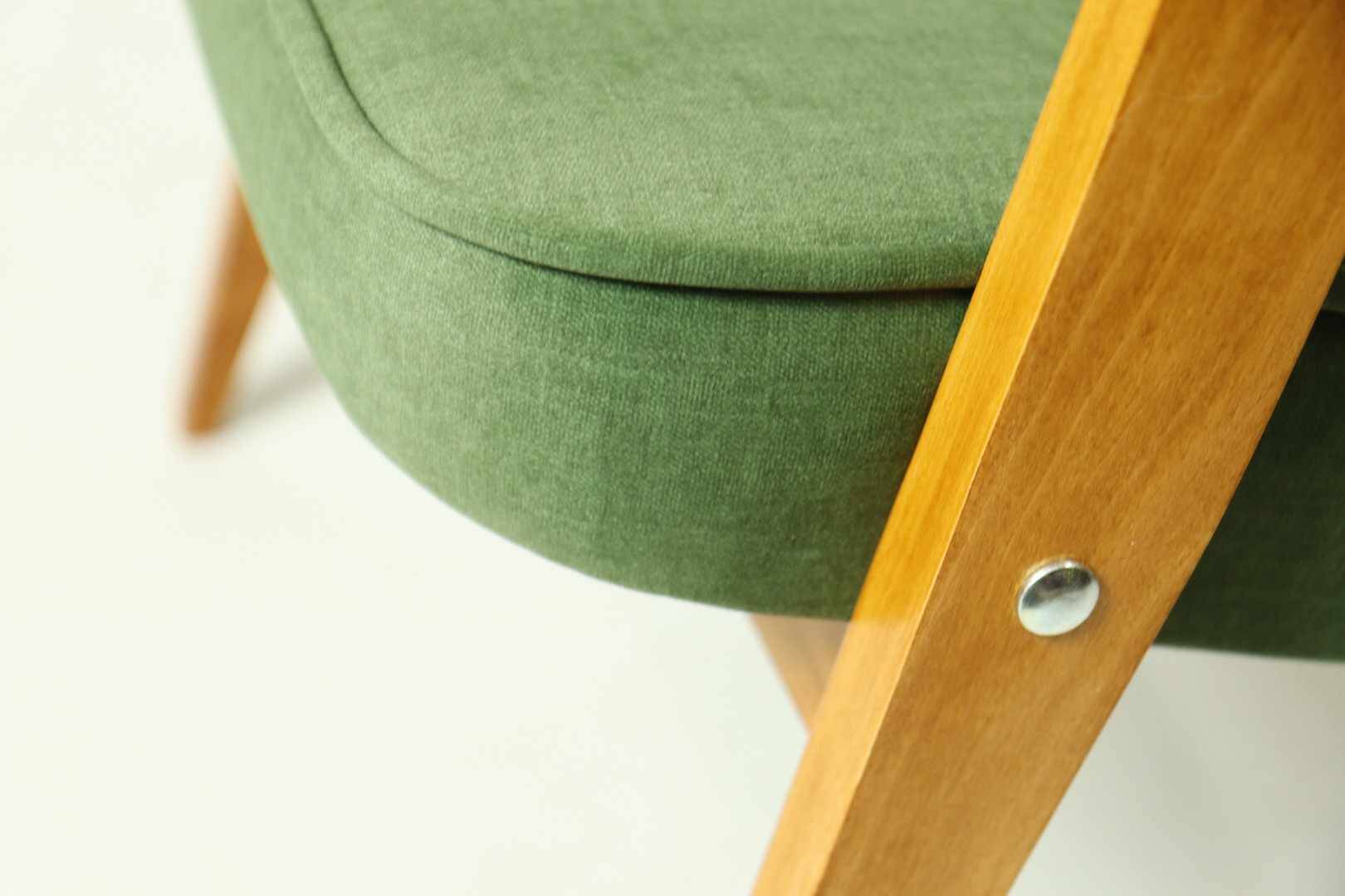 Fauteuil Vintage 366 de J. Chierowski Fauteuil Bois Clair Herbe Verte Scandinave