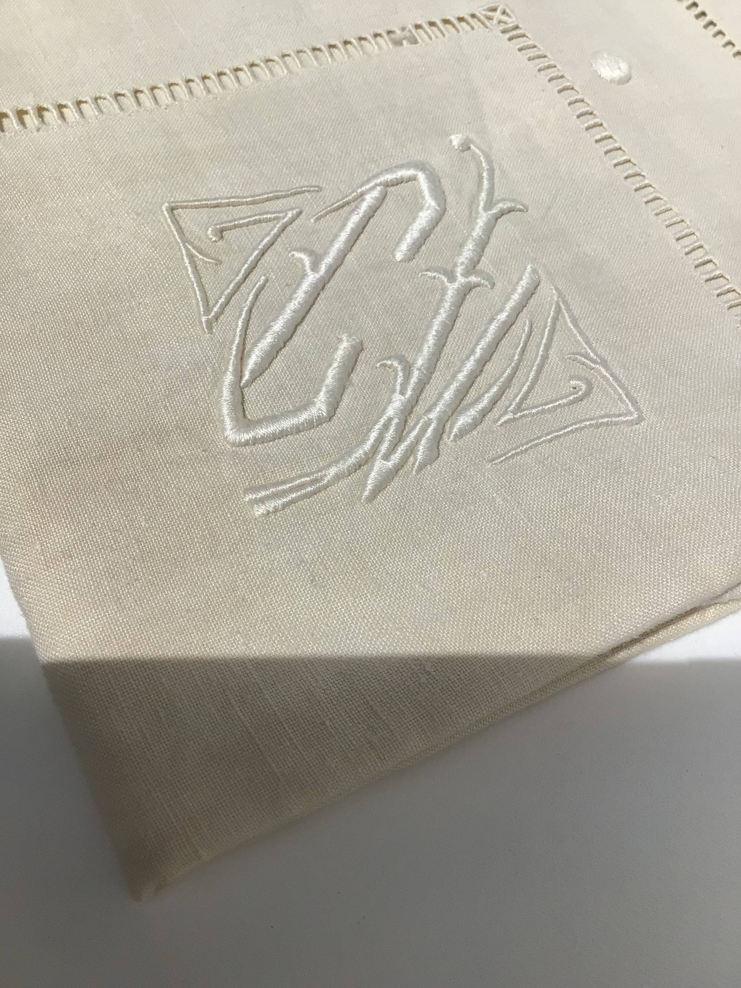 New linen pillowcase embroidered CV day scale, pastilles