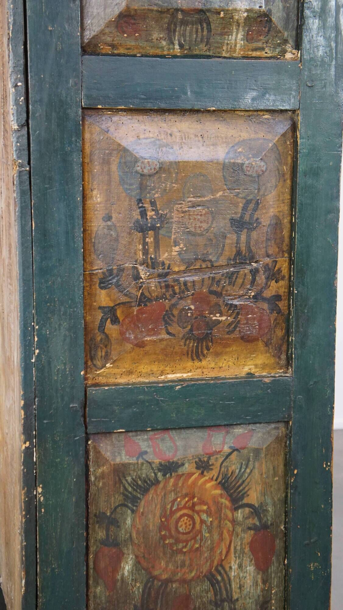 Armoire, buffet espagnol en bois vert et peintures Art populaire, XVIIIe siècle