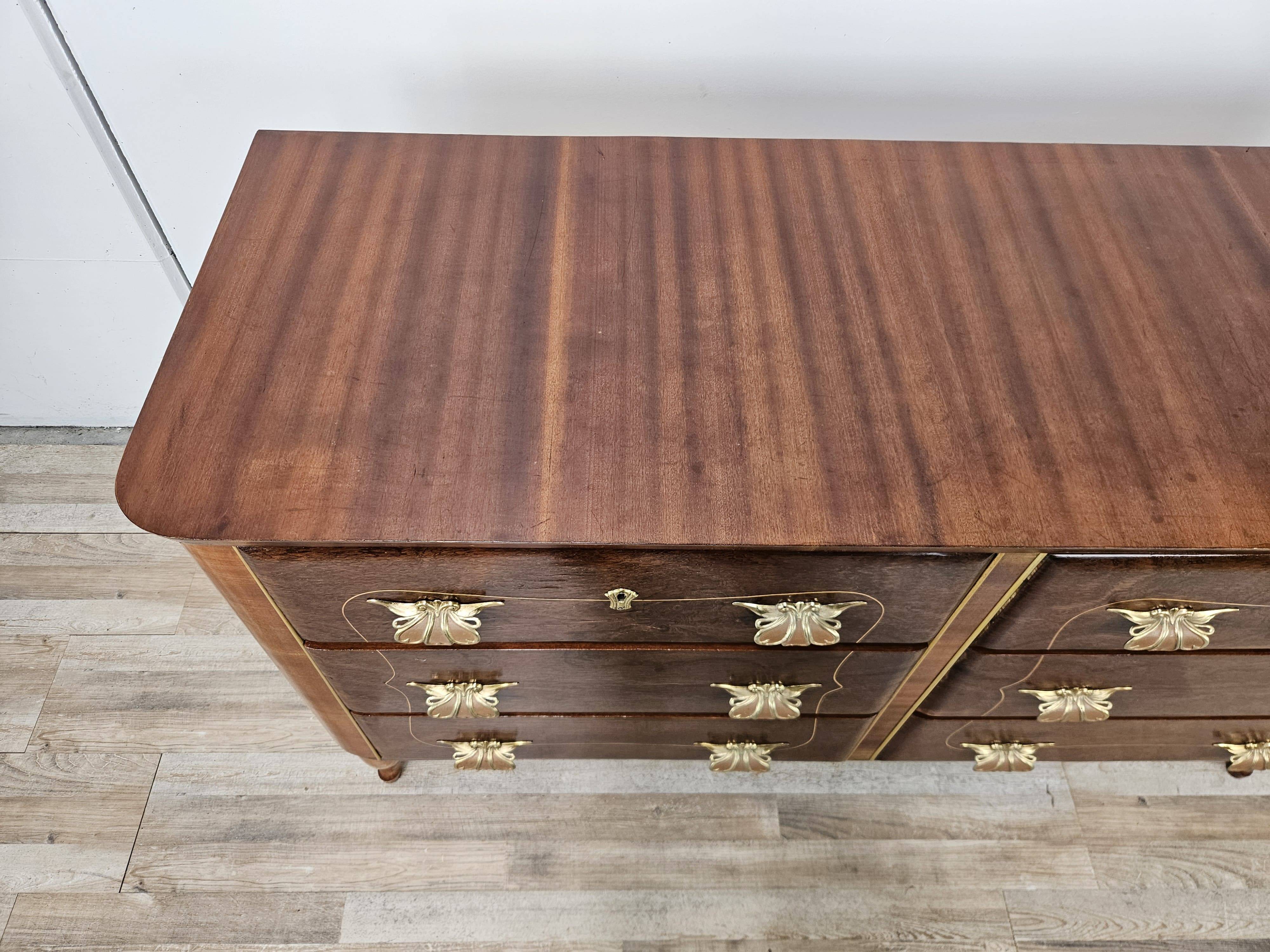 1950s Art Decò walnut burl and brass chest of drawers