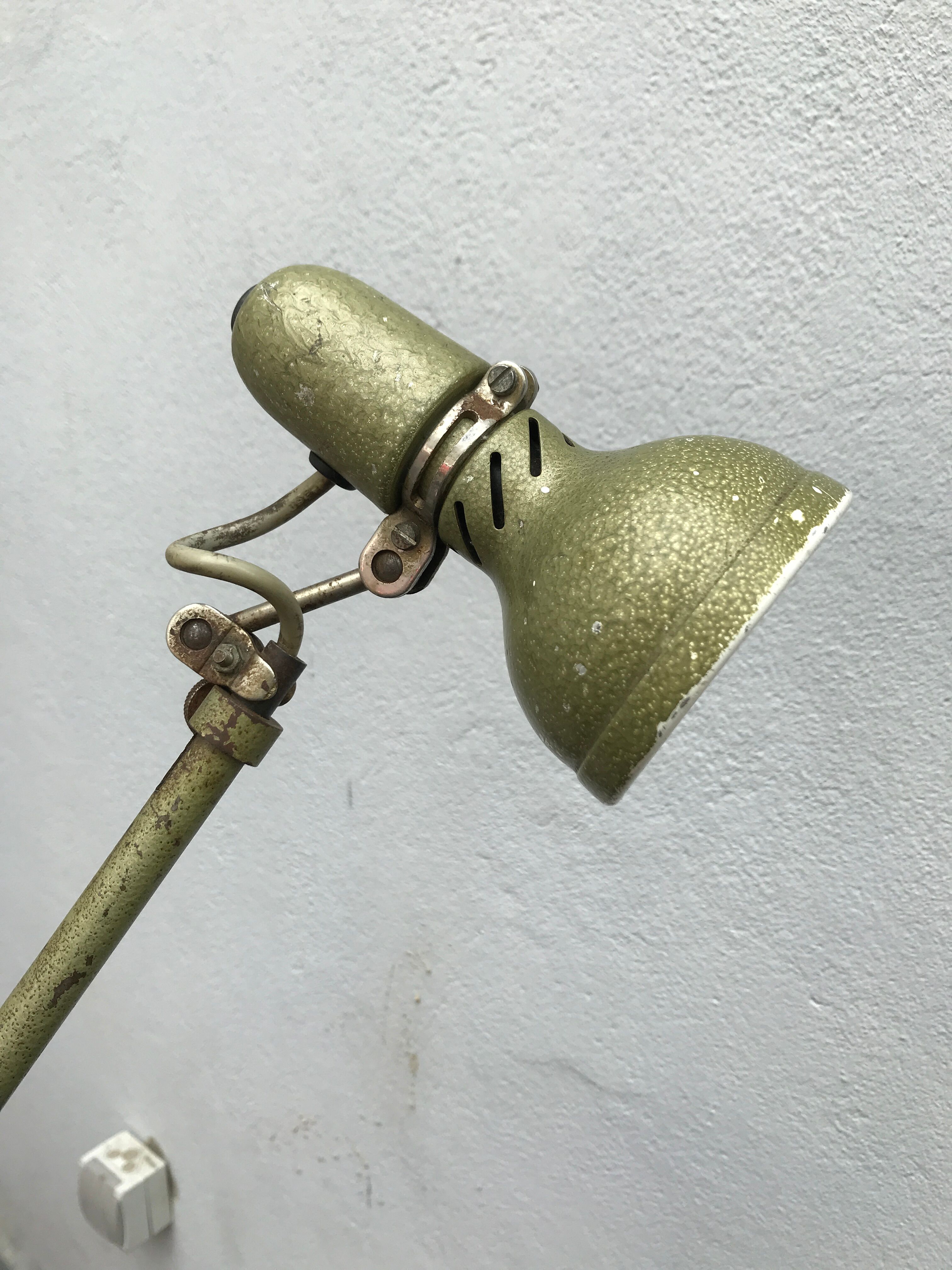 Articulated Lumina workshop lamp