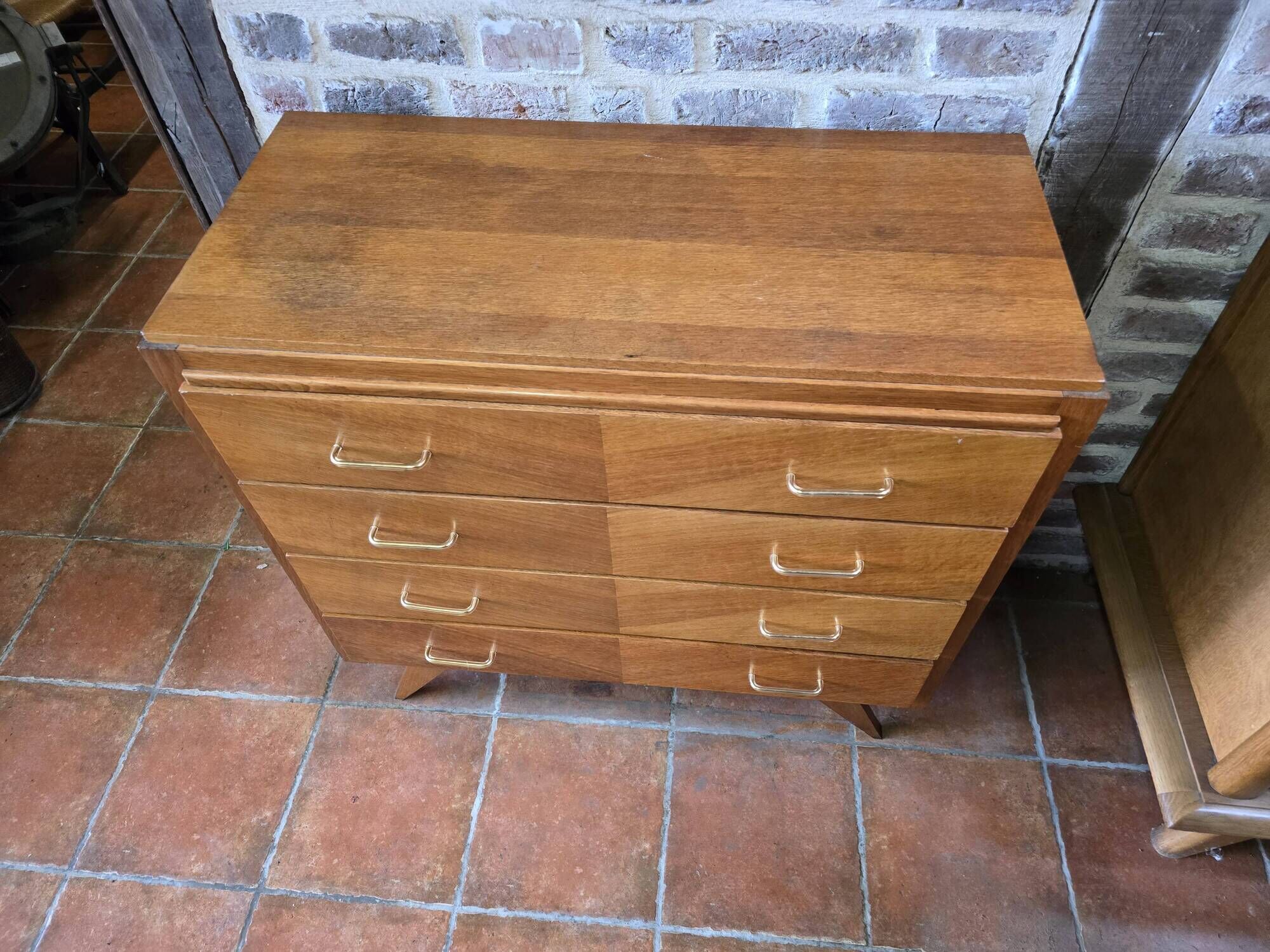 Vintage chest of drawers from the 60s in oak