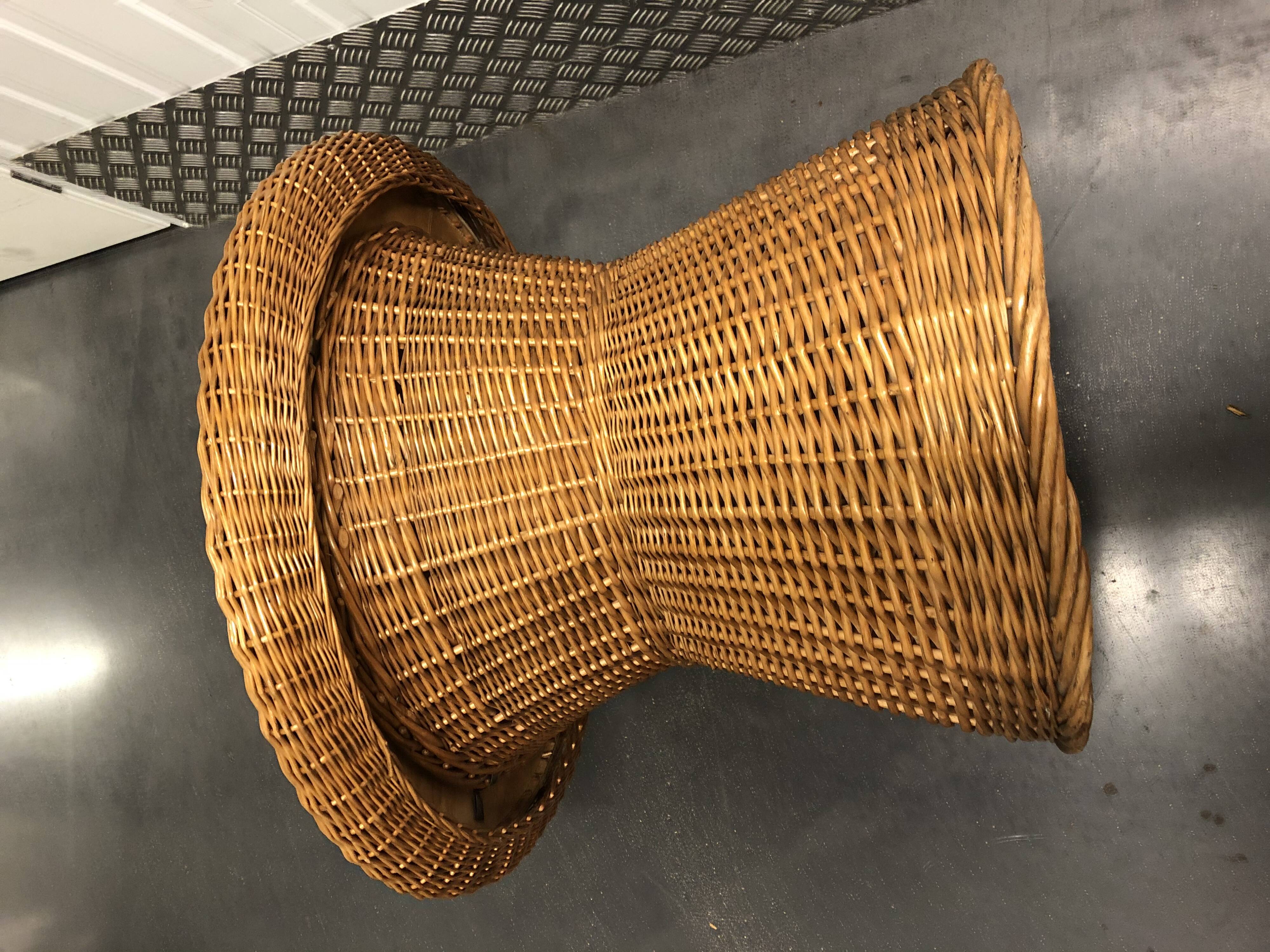 Round coffee table in rattan and varnished wood around 1960