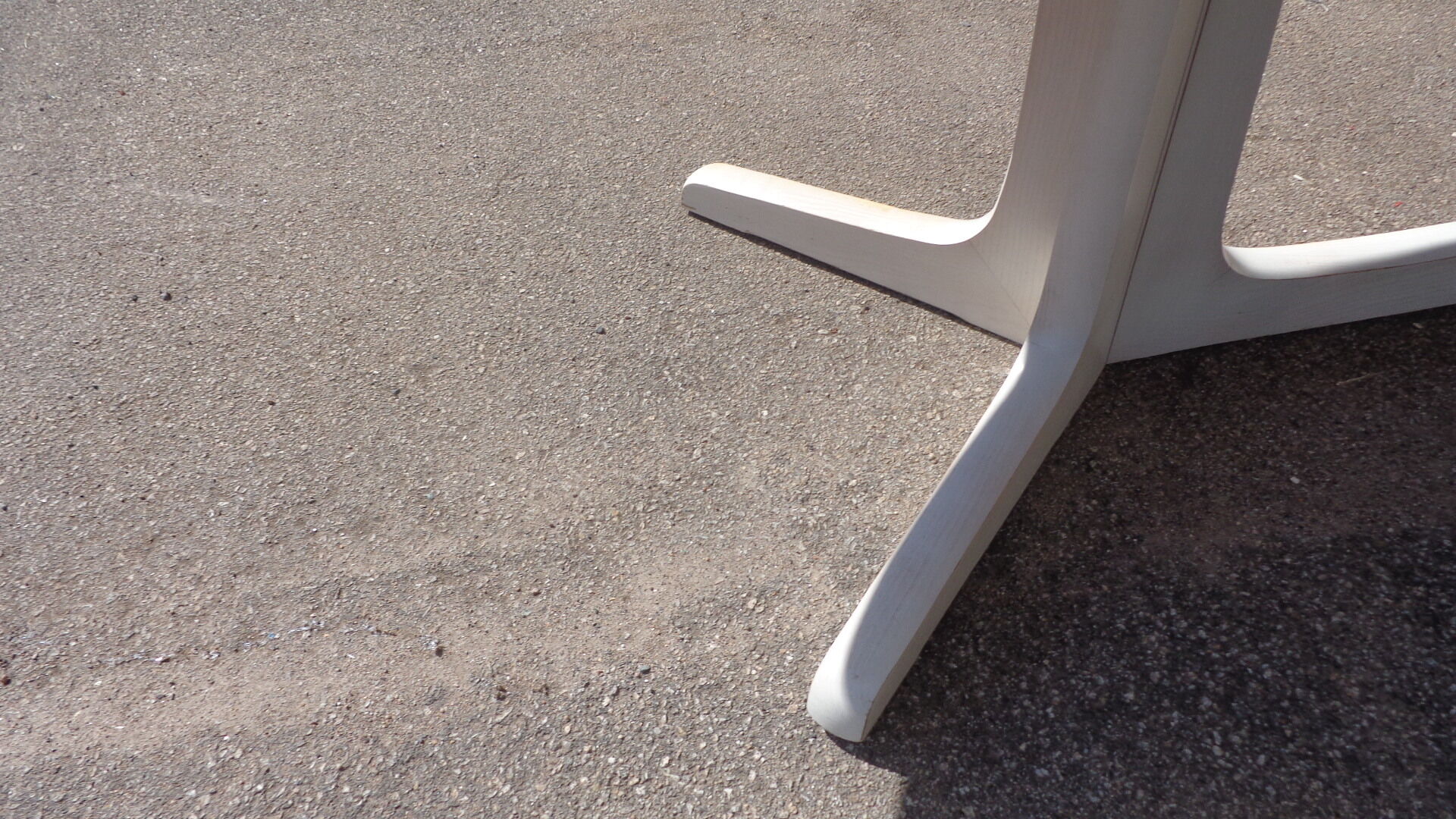 White oval Baumann table