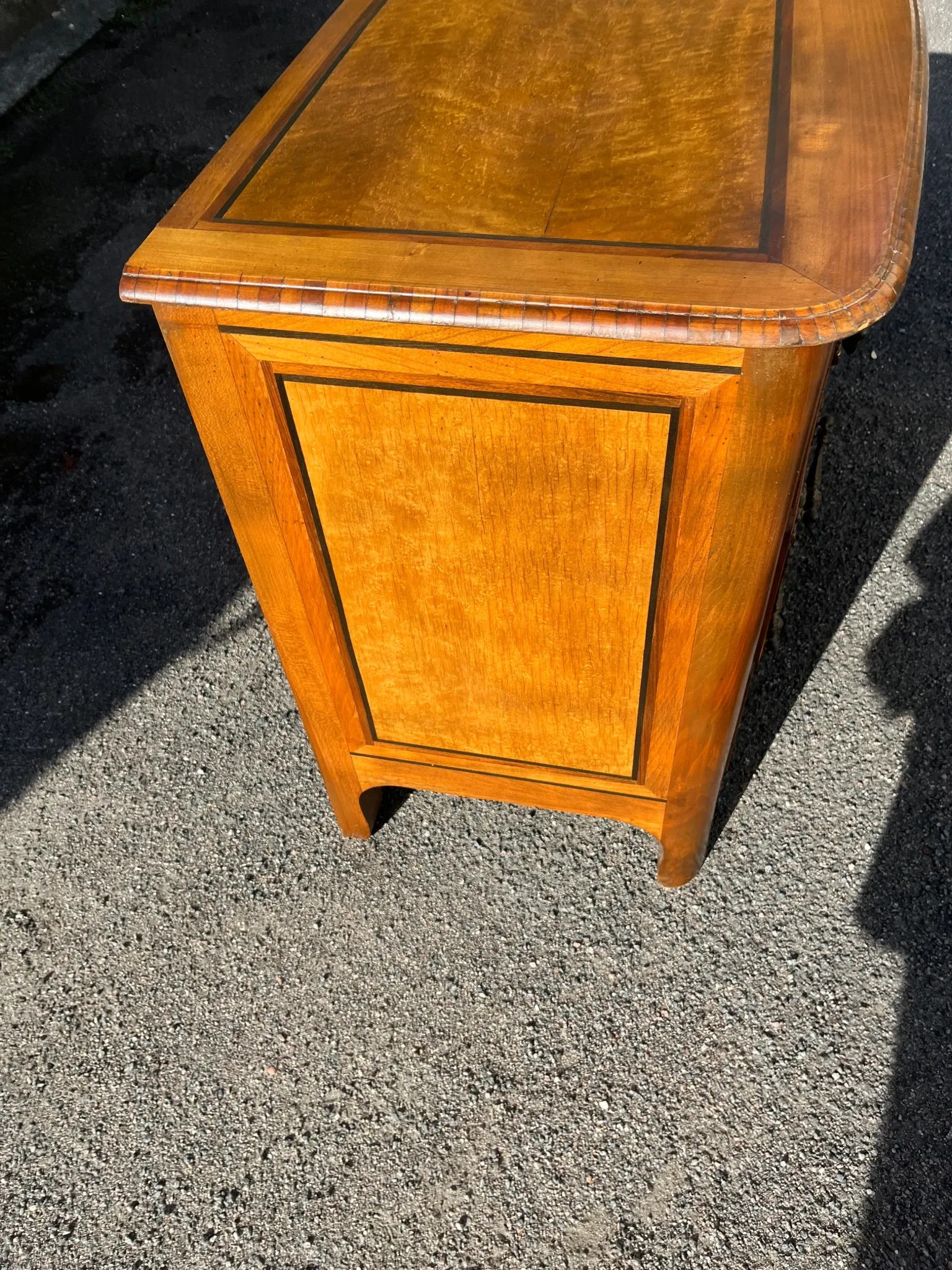 Commode de style Louis XIV en marqueterie – Dans le goût de Hache