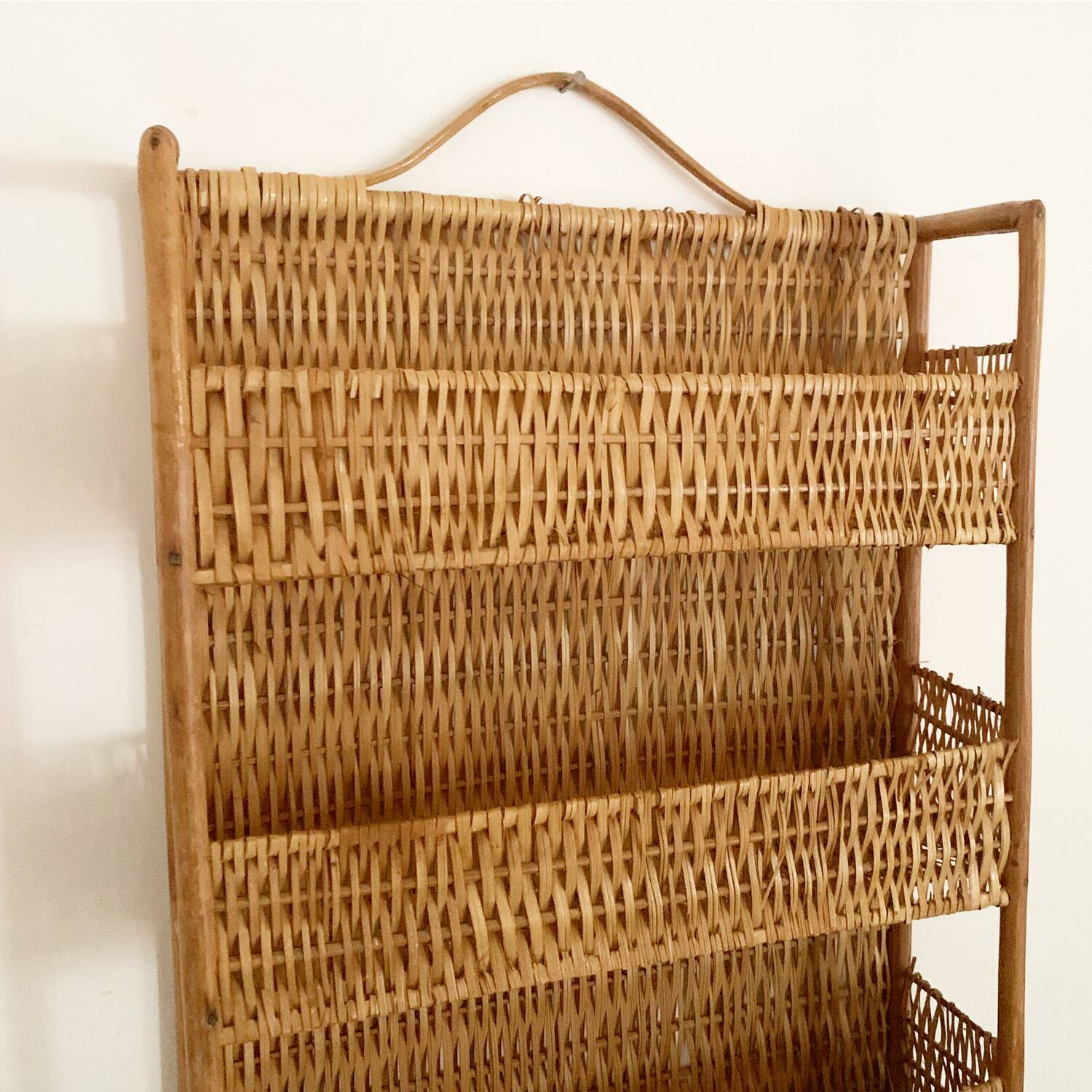 Étagère vintage en osier et rotin