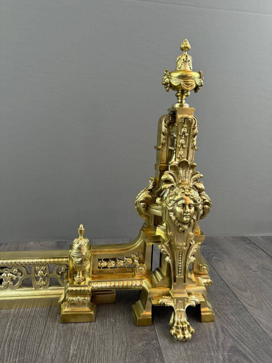 Paire de chenets en bronze doré, style Louis XVI, XIXe Siècle