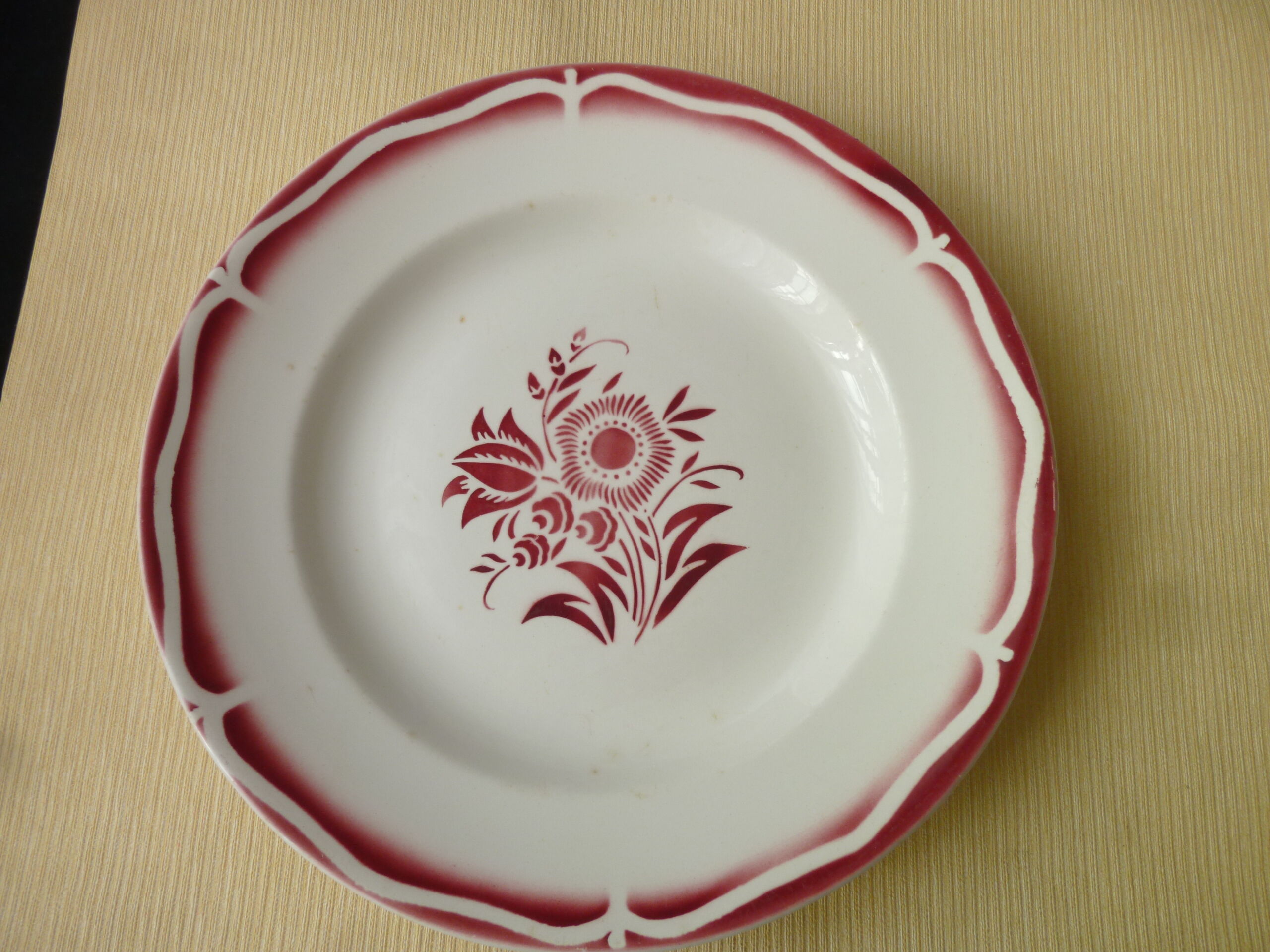 Faïence dish Digoin Sarreguemines Model Ala