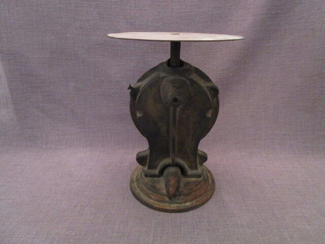 Balance 19th cast iron, enamelled dial