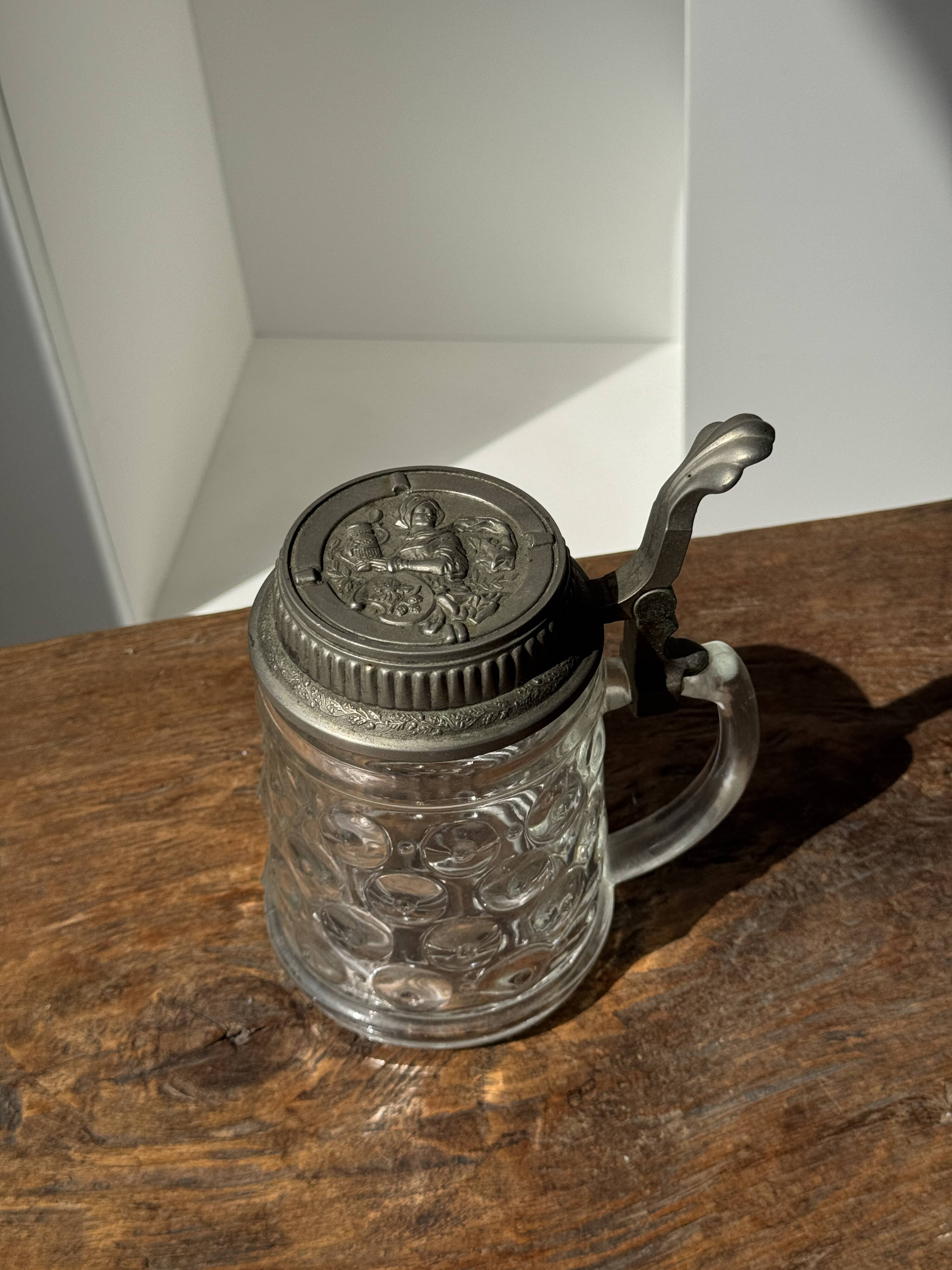 Alsatian beer mug with figurative pewter lid