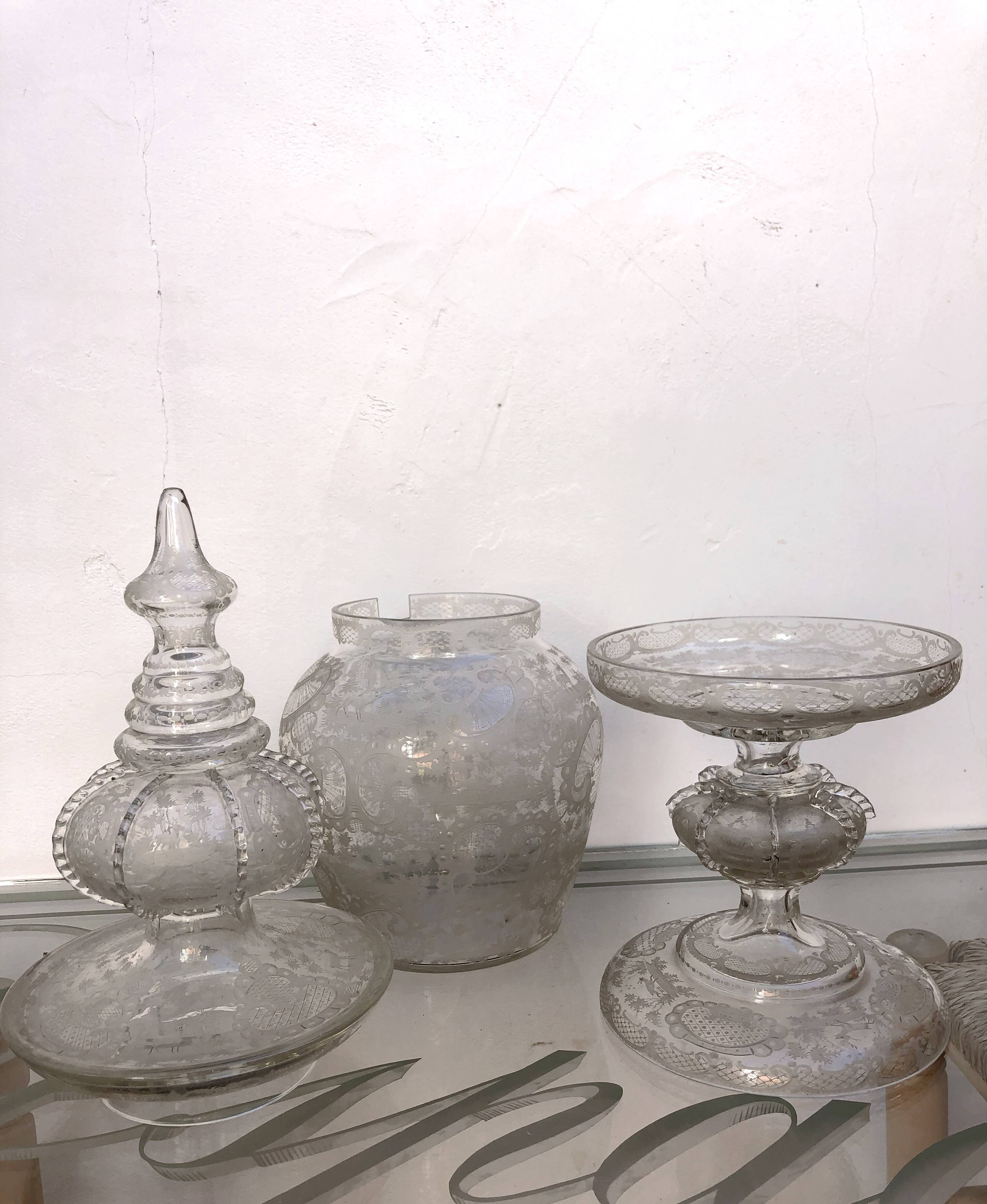 Very large glass punch vase engraved on pedestal, eighteenth