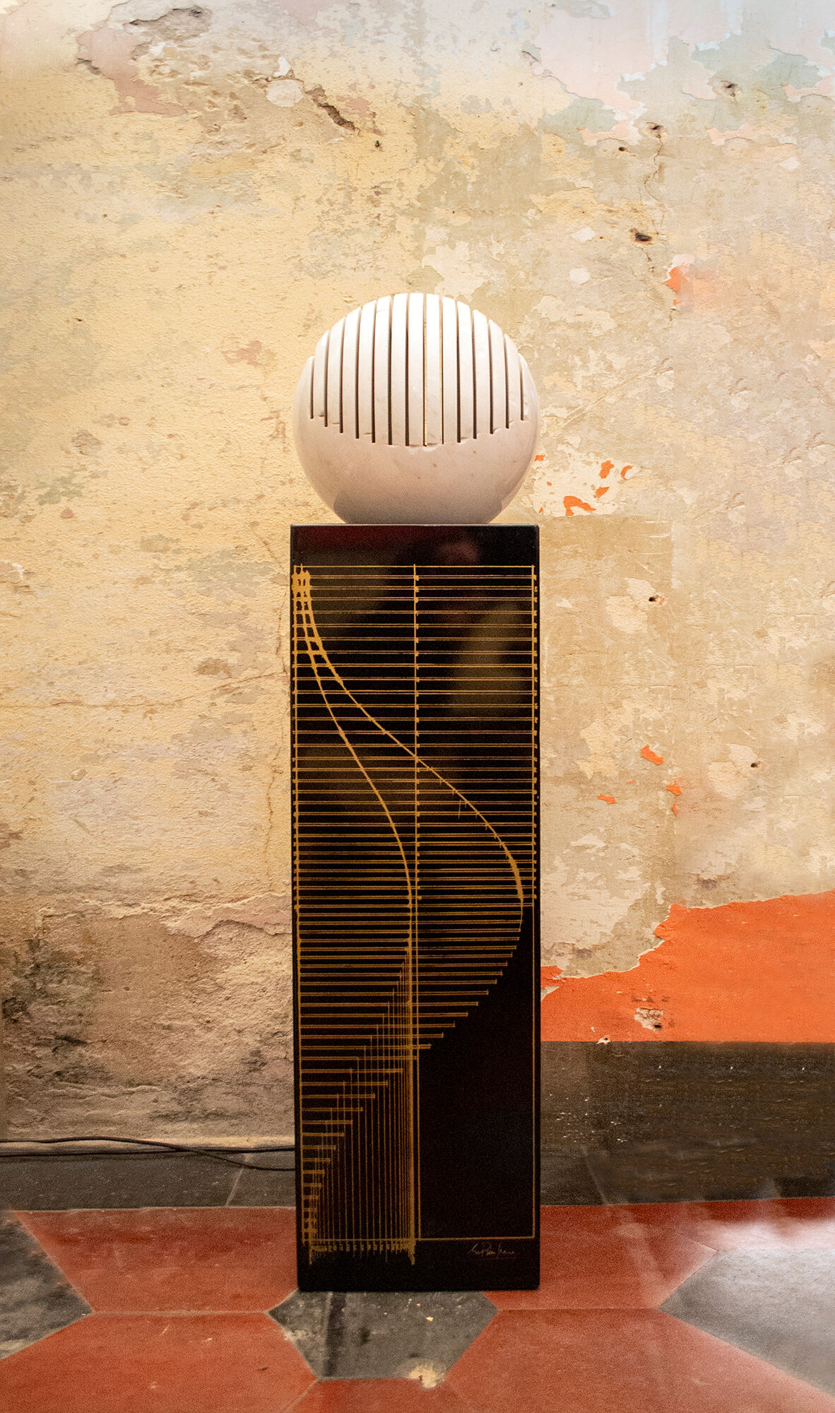 Lamp-sculpture produces the sound harp Model Harp by Alfredo Pizzo Greco for Zanotta Anni'70