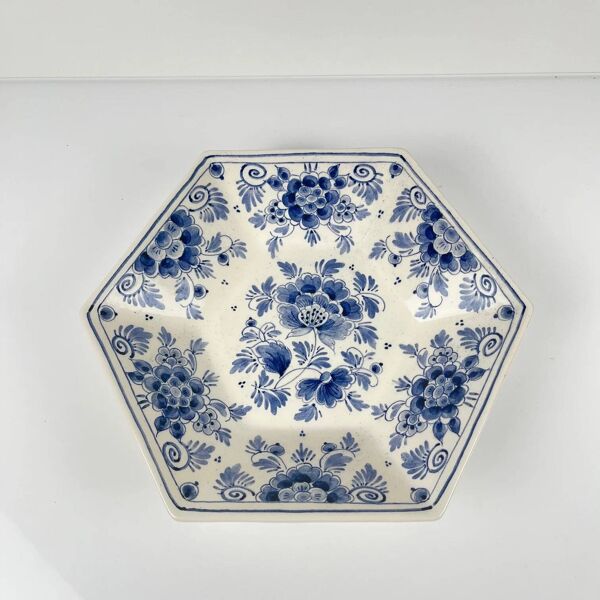 Plat creux en faïence de Delft – Royal Delft - Première moitié du XXe siècle