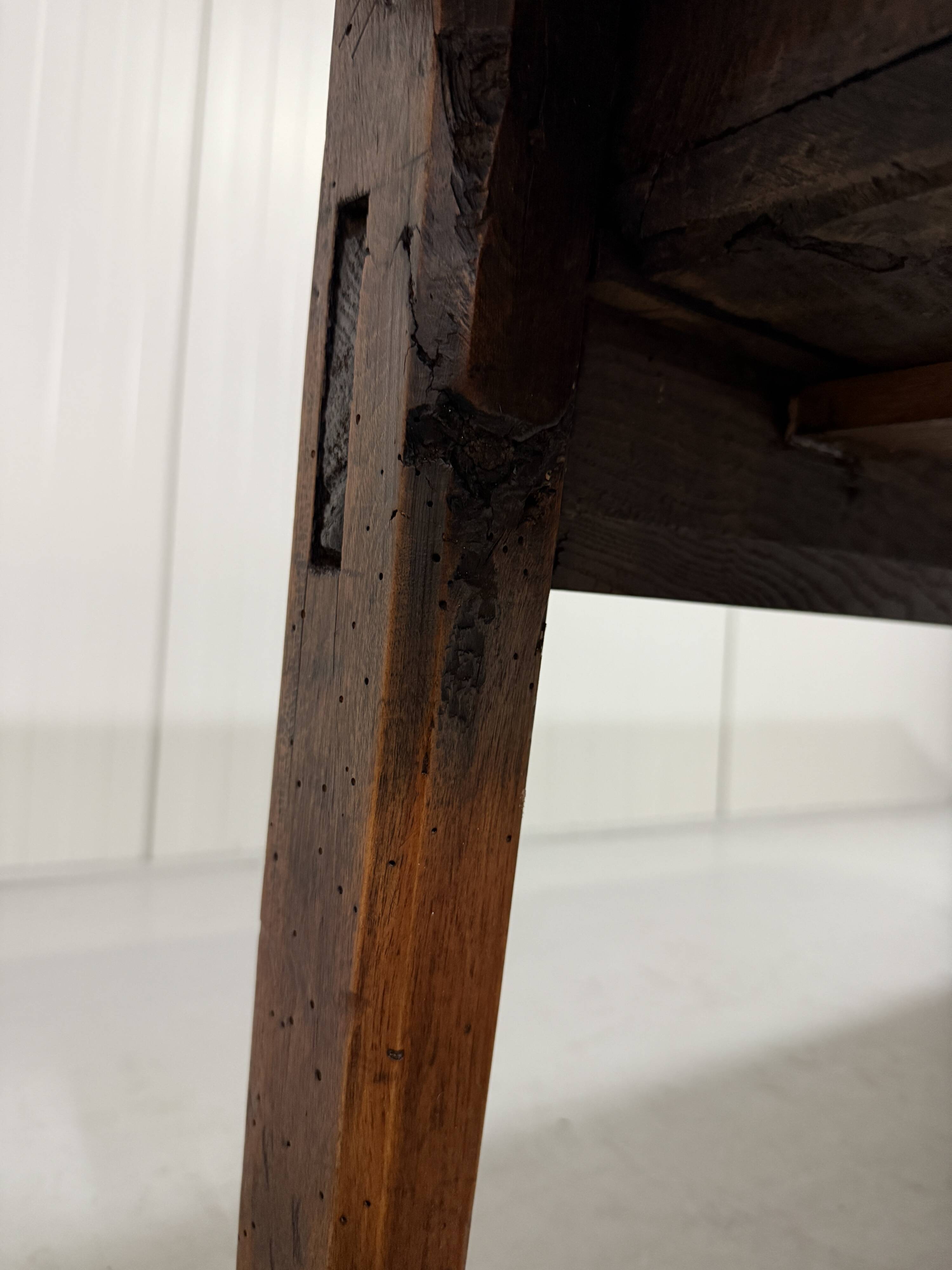 Table basse espagnole antique brutaliste