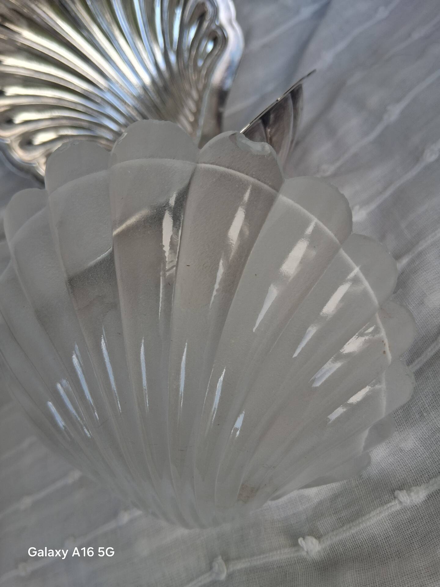 Old shell-shaped butter dish in silver-plated metal - trinket dish.