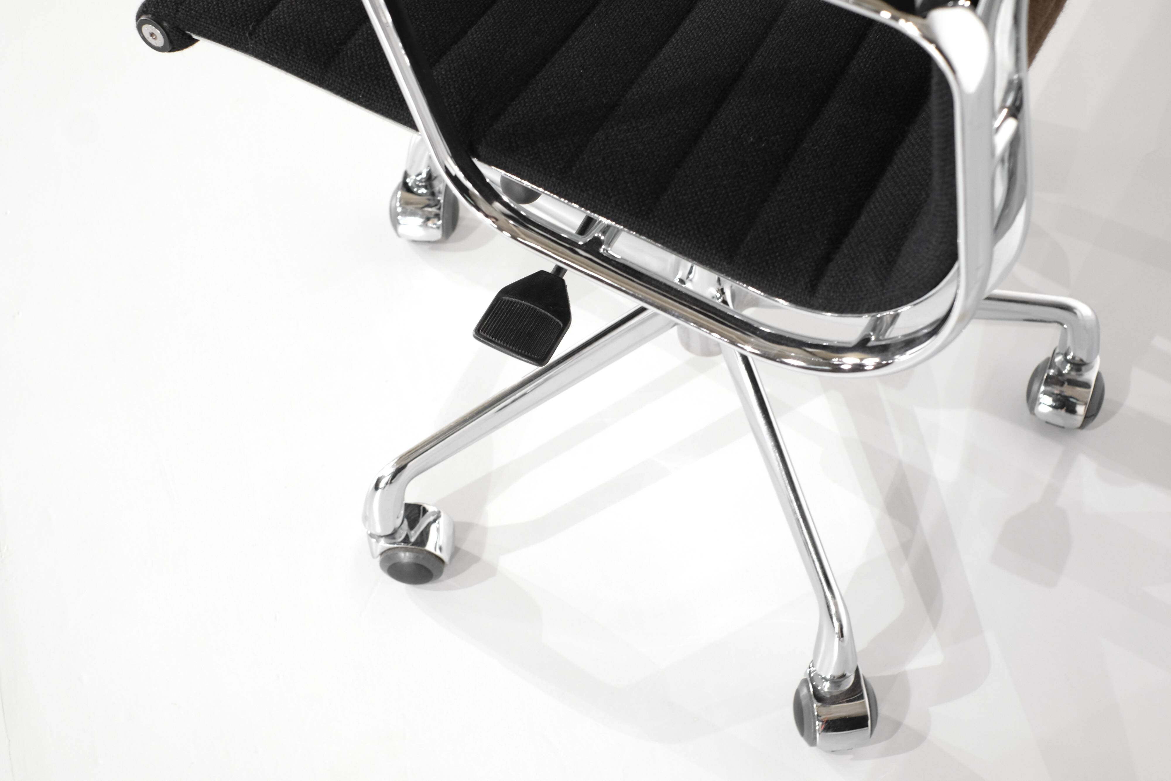 Office chair "EA 117" Charles Ray Eames for ICF USA 1969.
