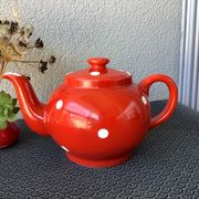 Théière rouge à pois blanc vintage