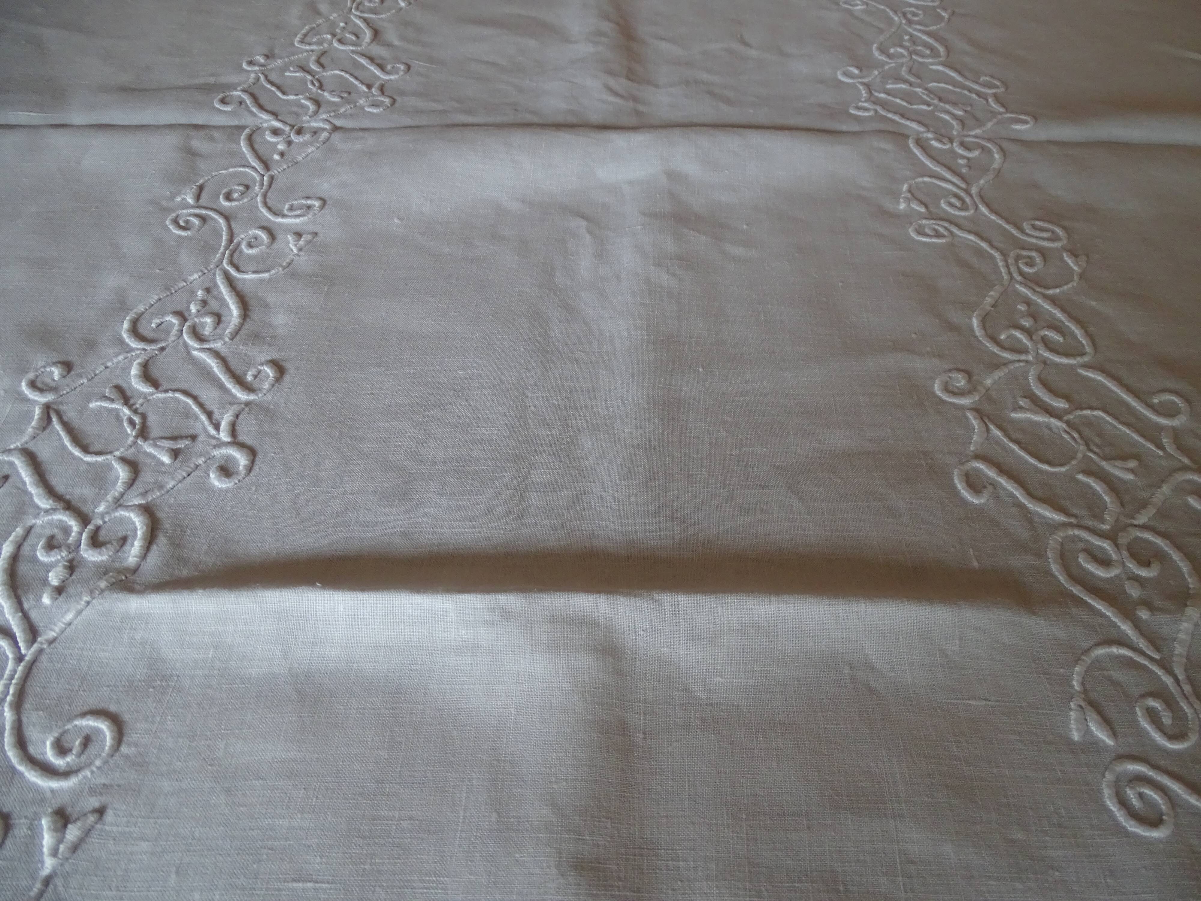 Embroidered tablecloth 370 x 170 old