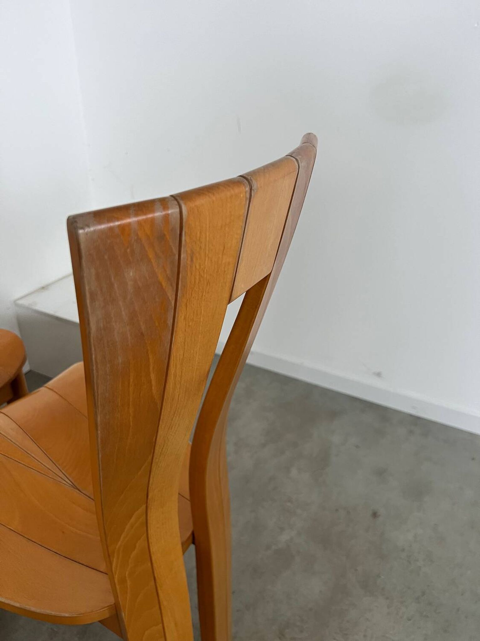4 old French design solid elm chairs from the 70s vintage