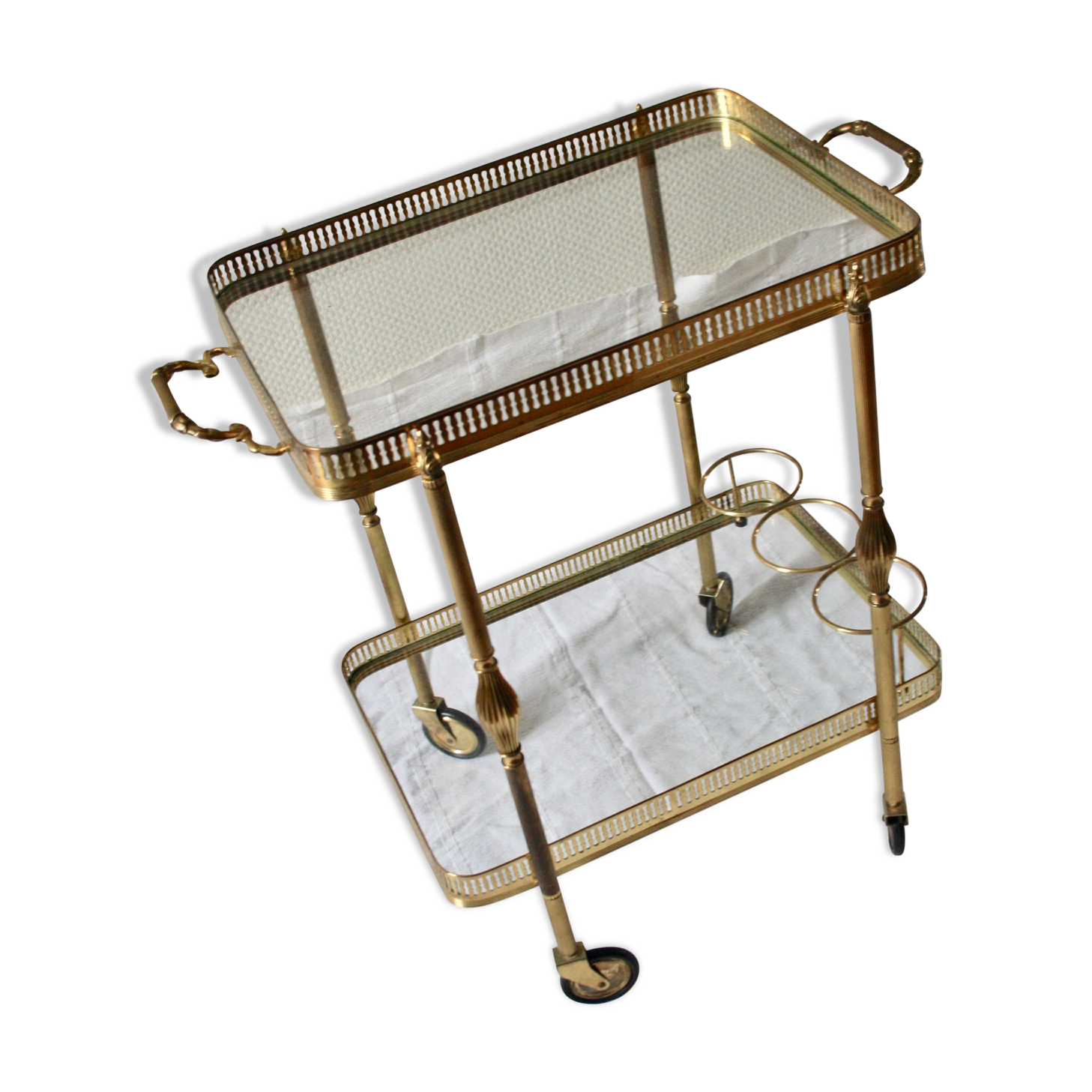 Serving golden skateboard in brass and glass