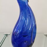 Carafe en verre bleu vintage