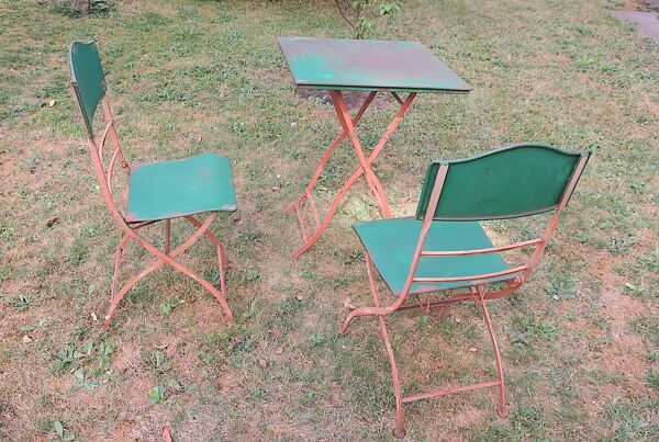 Table de jardin en fer peint, style milieu de siècle, avec 2 chaises, années 1960.