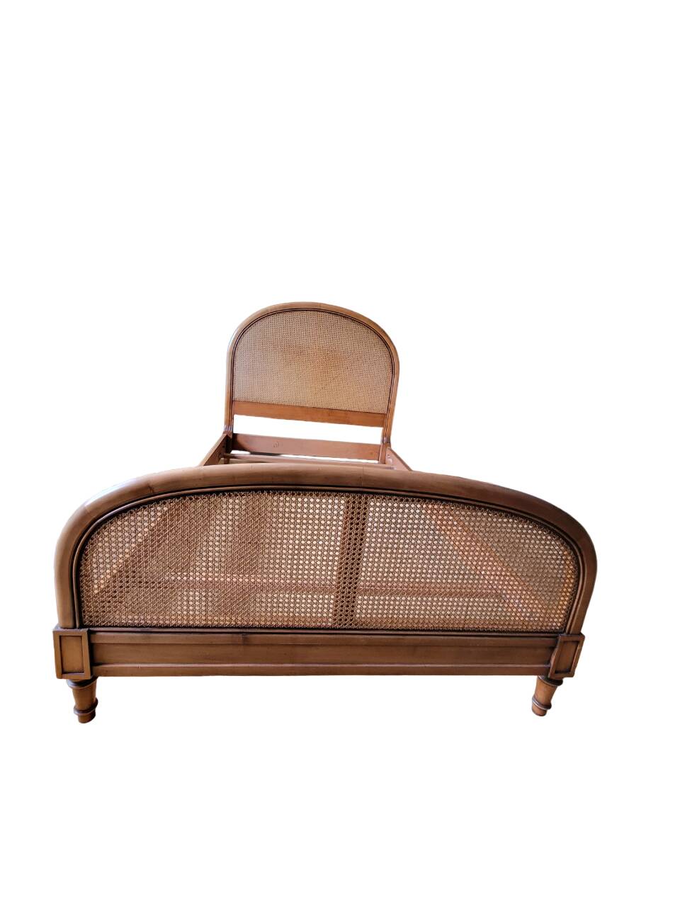 Vintage cane bed 120x190cm