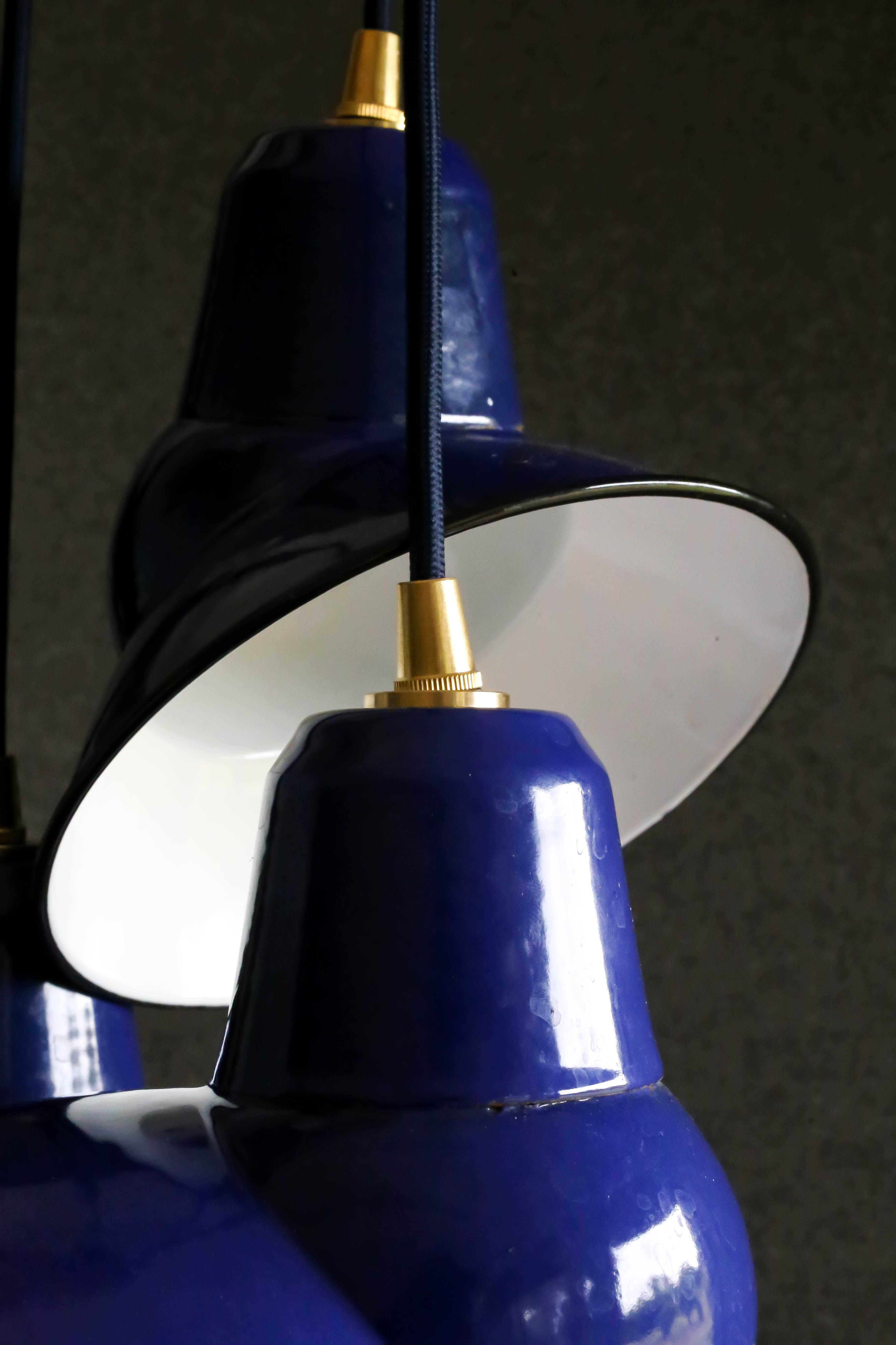 Set of 3 industrial suspensions in blue and white enamelled sheet - delivered with cable