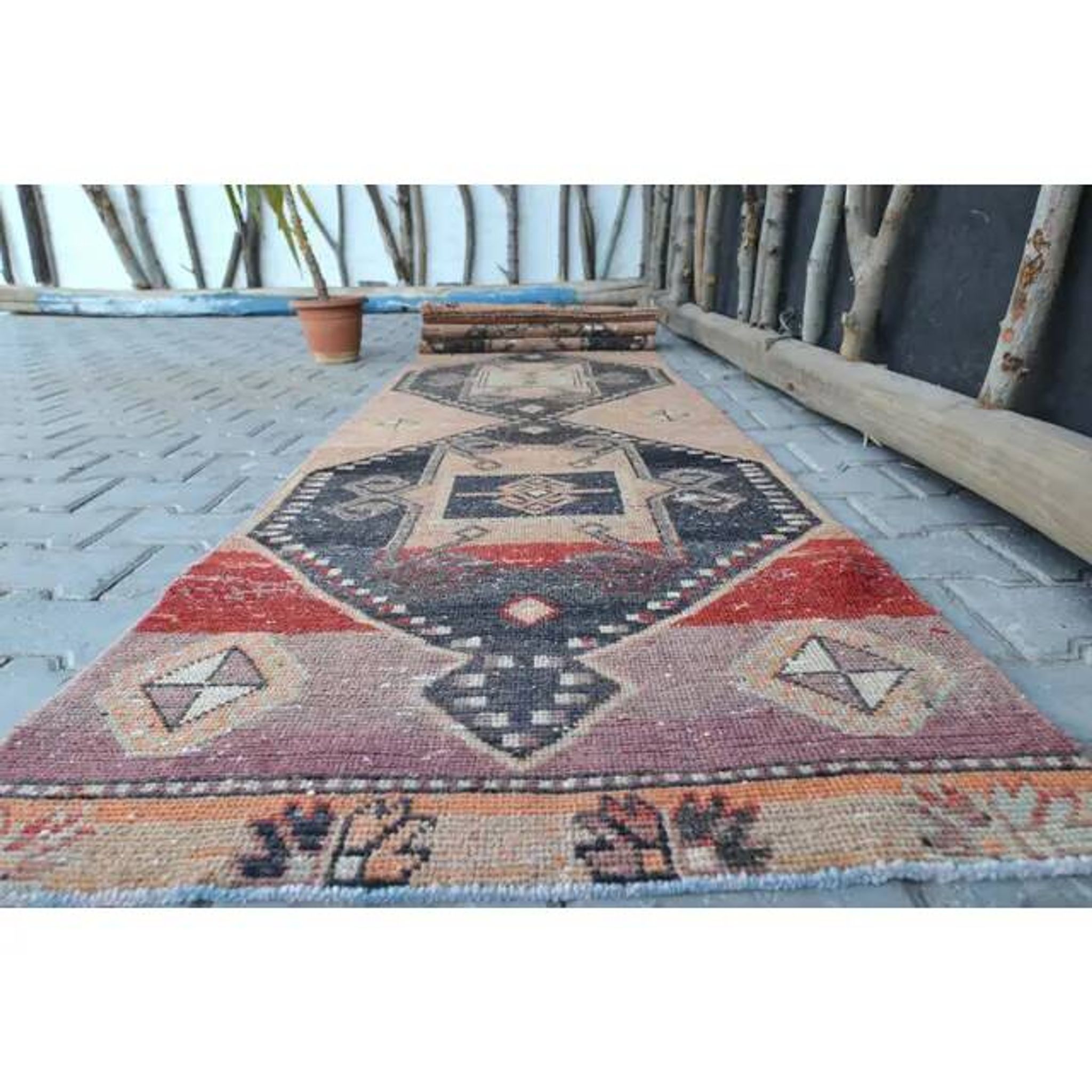 Tapis décoratif long coloré turc des années 1940 83x205 cm